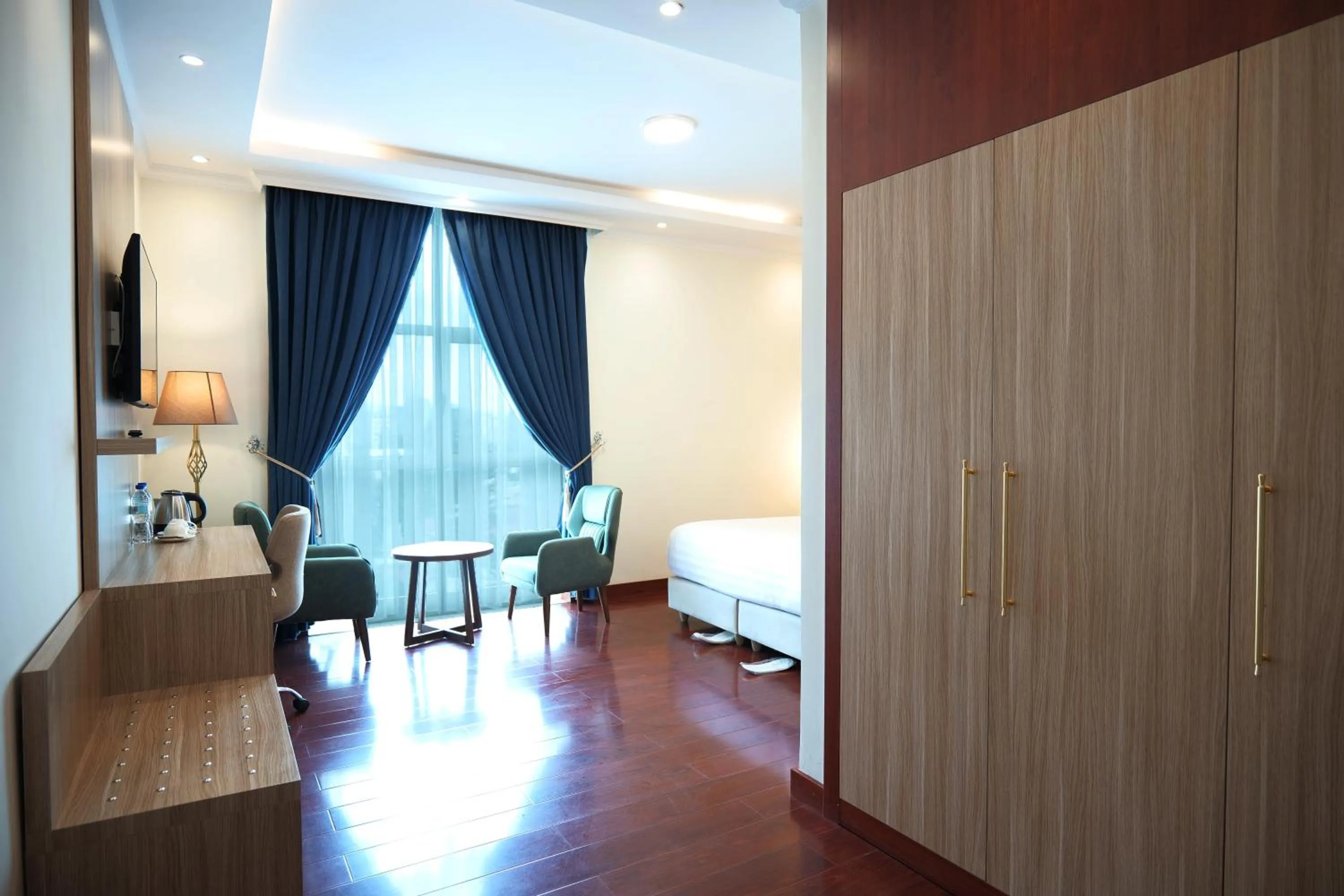 View (from property/room), Bed in Crescent International Hotel