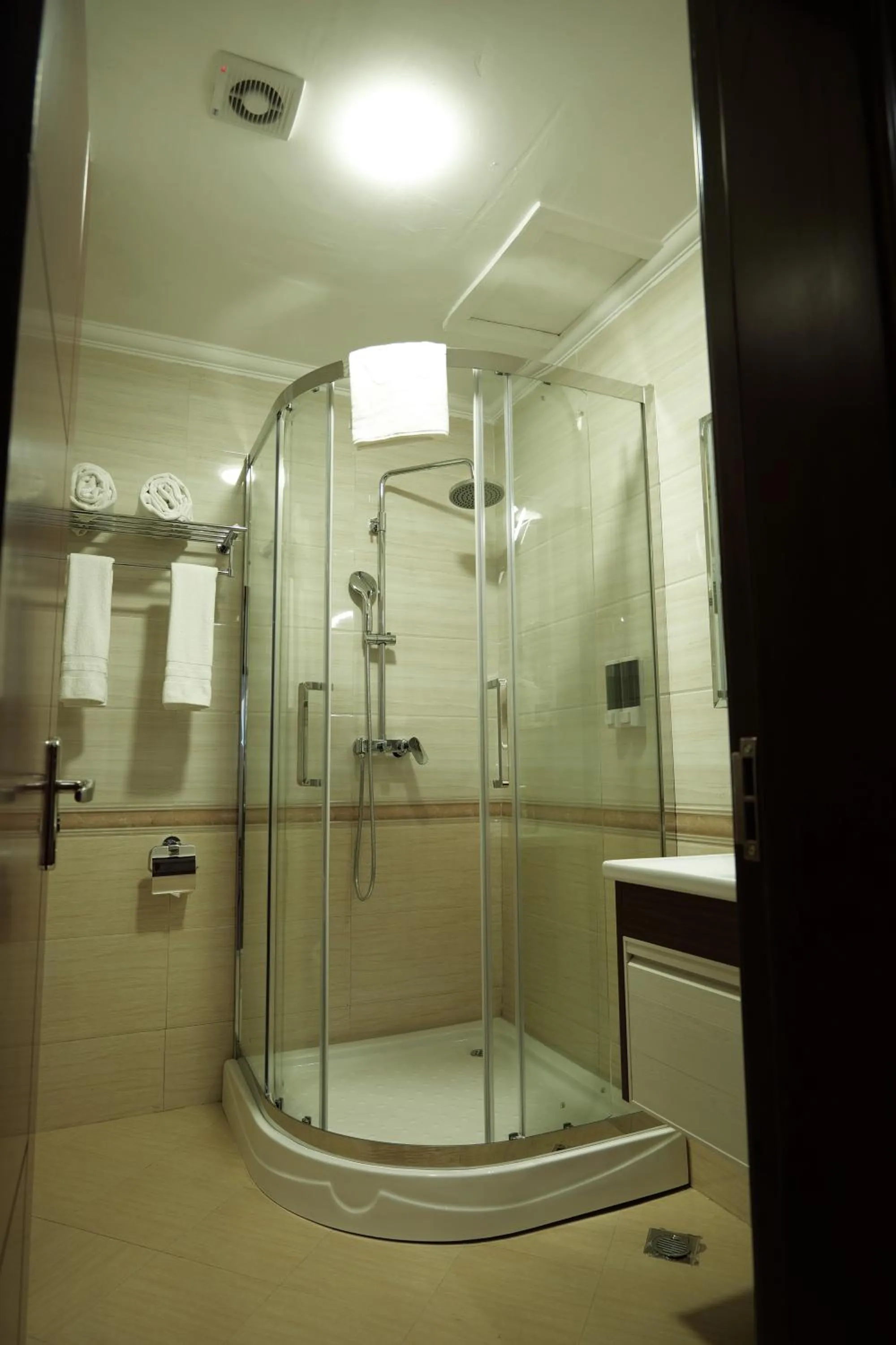 Shower in Crescent International Hotel