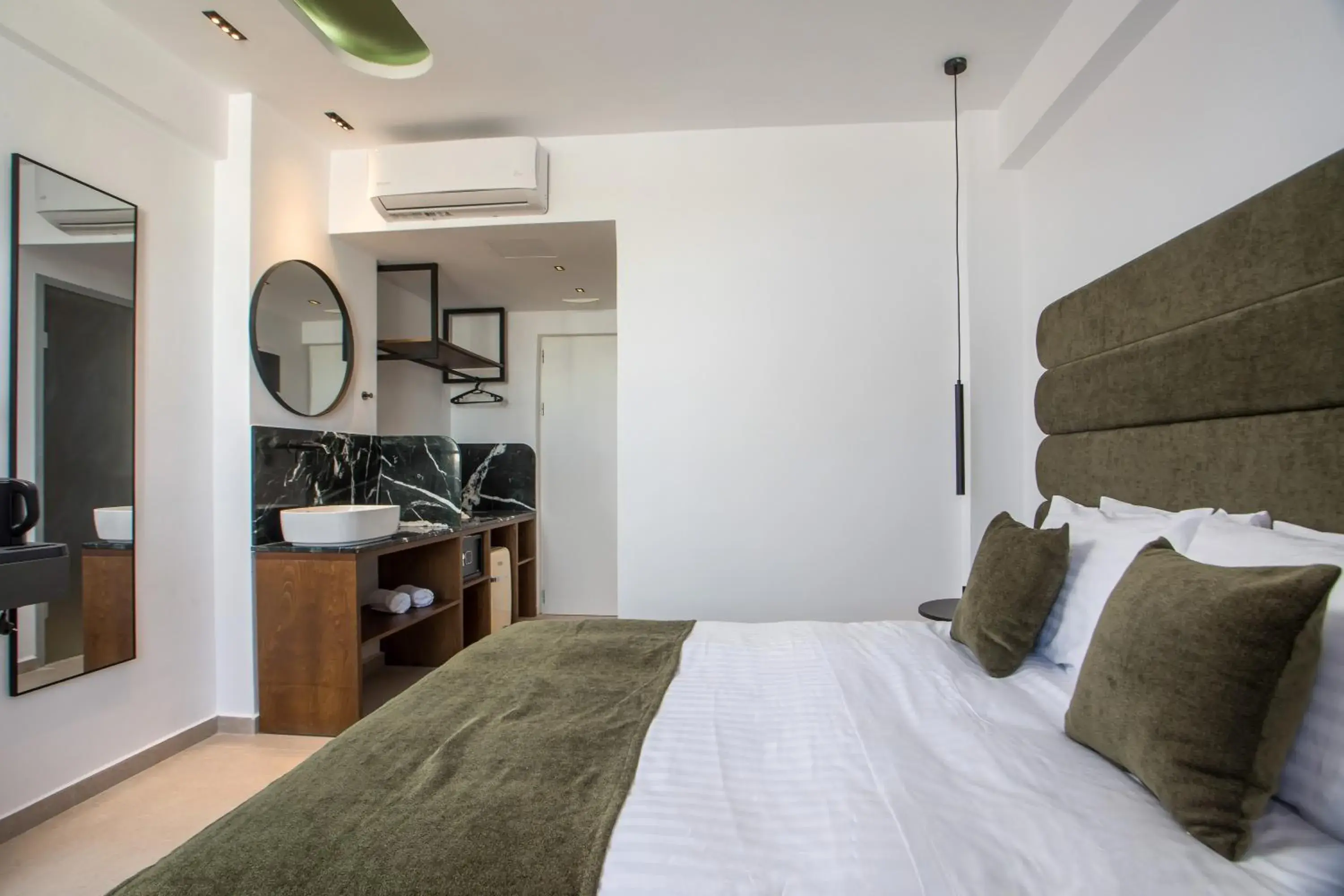 Double Room in Ermou 44 City Hotel Double Room in Ermou 44 City Hotel