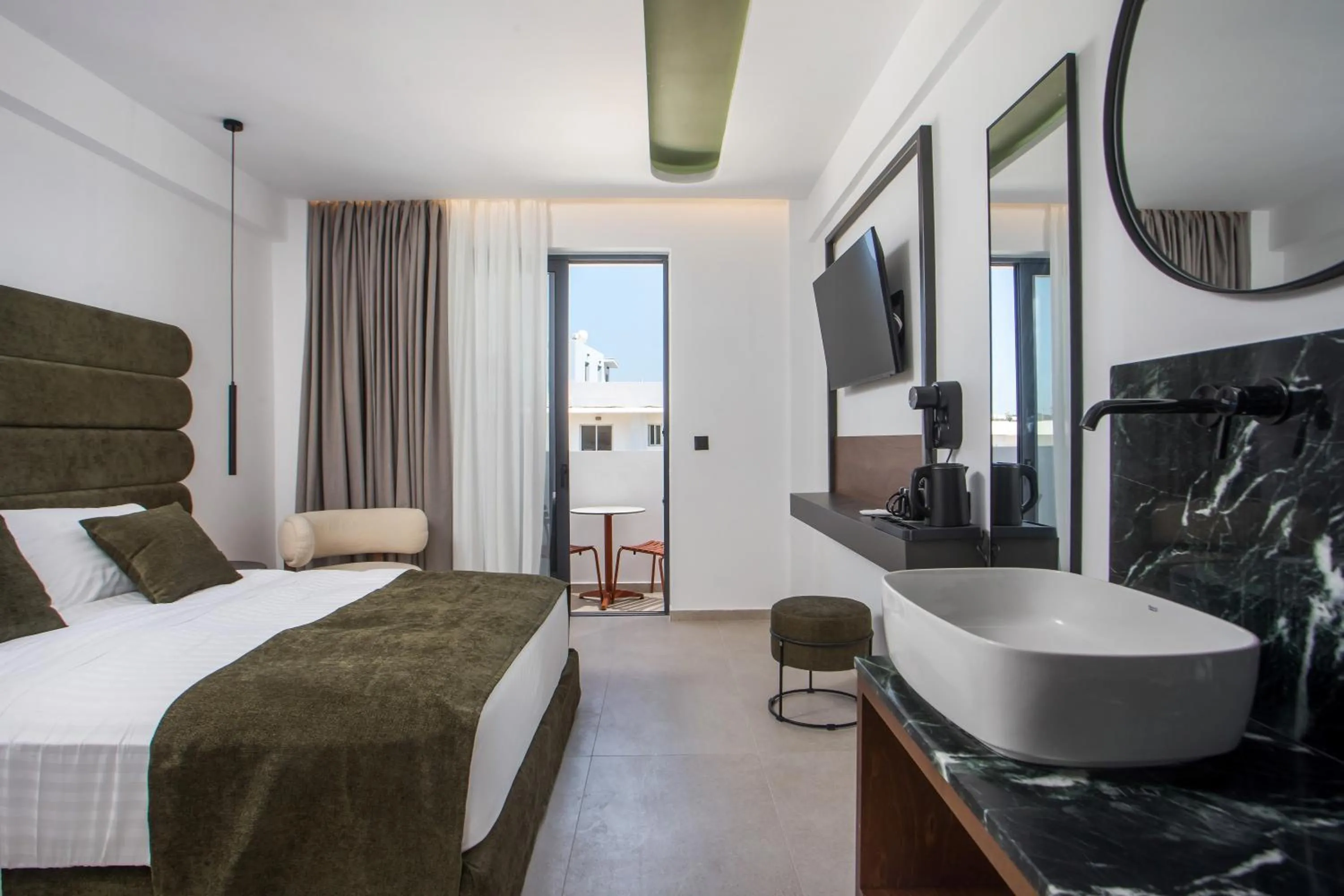 TV and multimedia, Bed in Ermou 44 City Hotel
