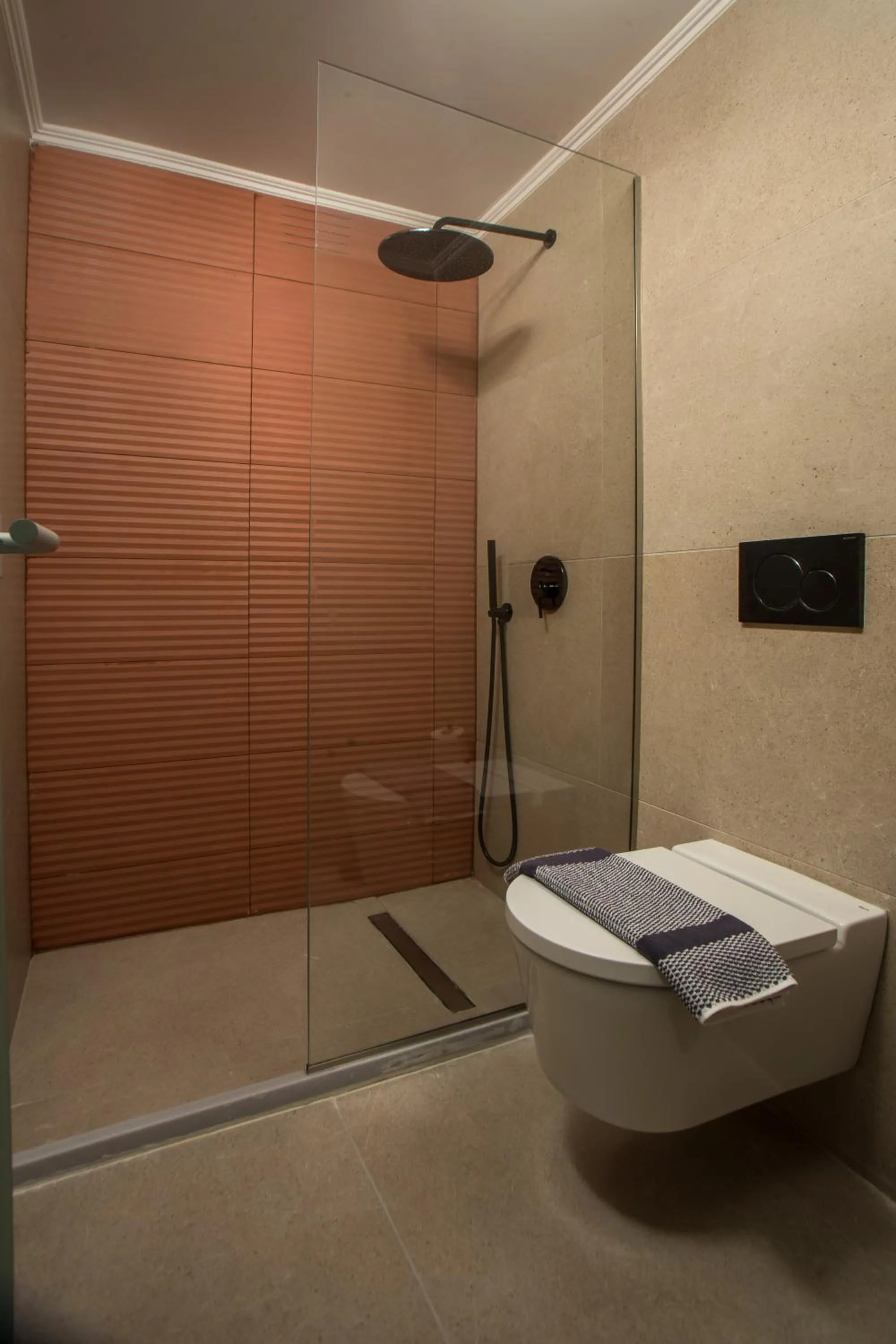 Shower in Ermou 44 City Hotel