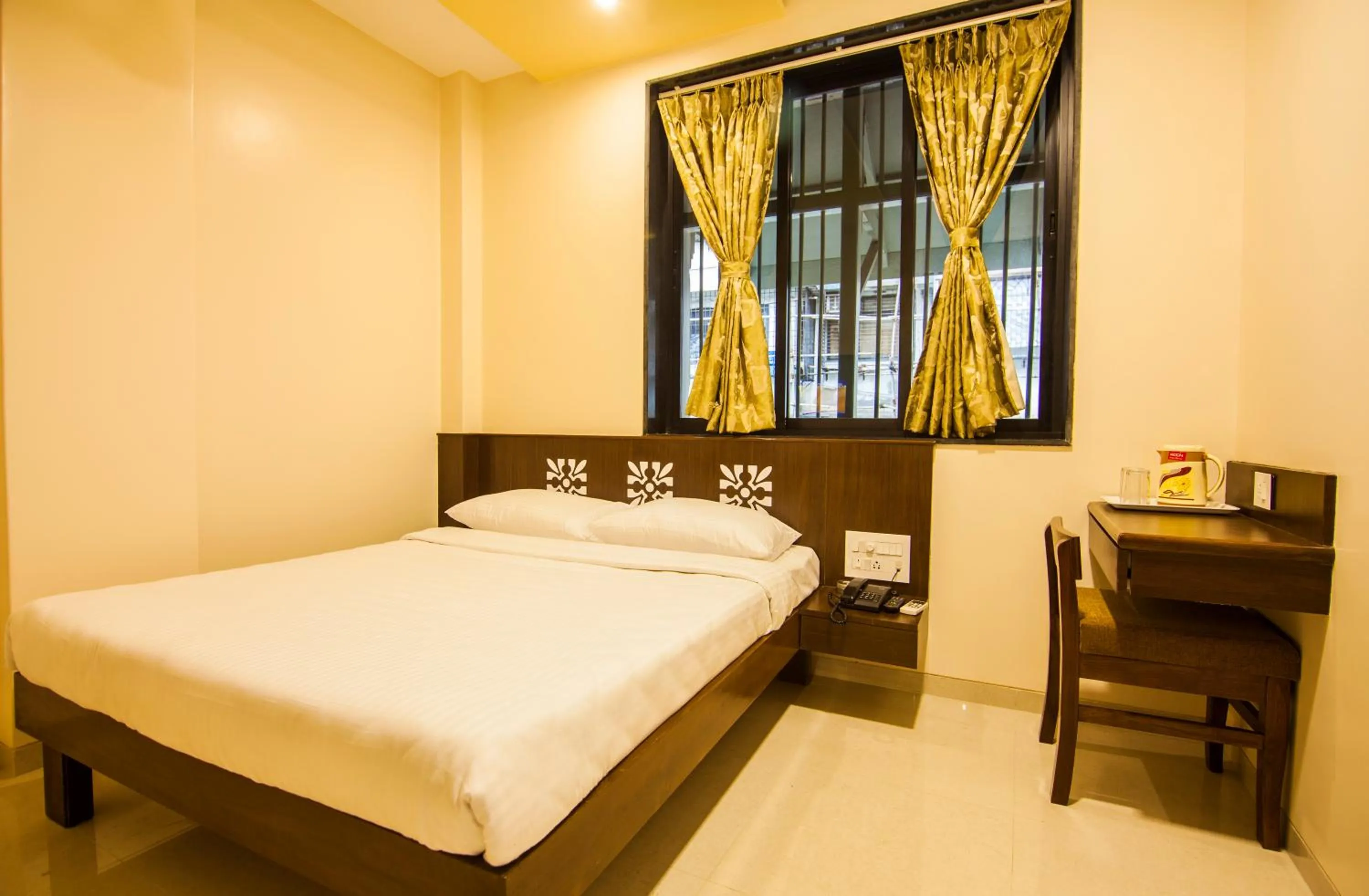 Bedroom, Bed in City Guest House - Dadar