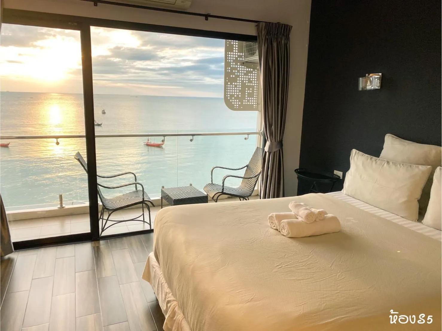 Double Room with Sea View in Sea Sand Trees