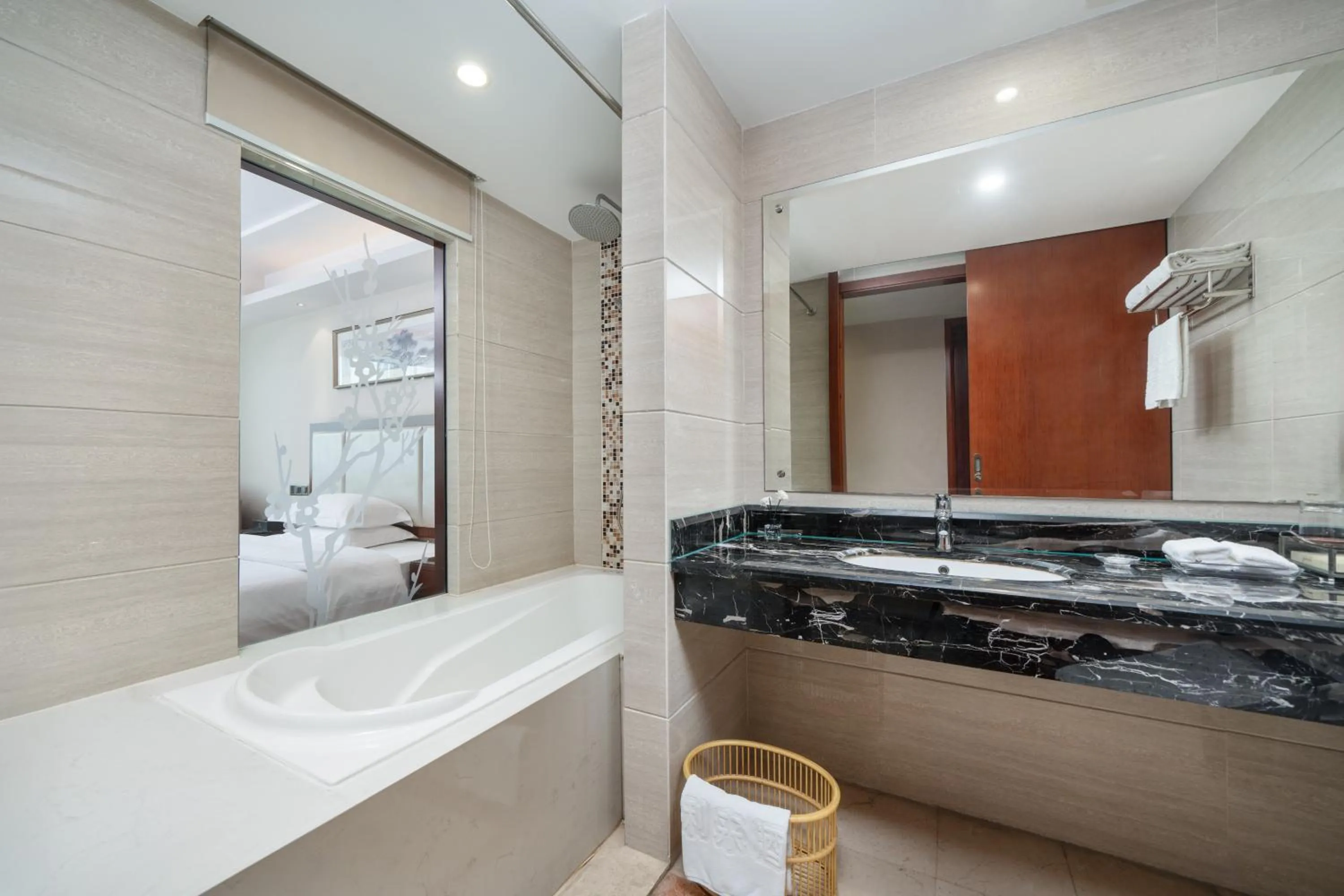 Shower in Honglilai Hotel