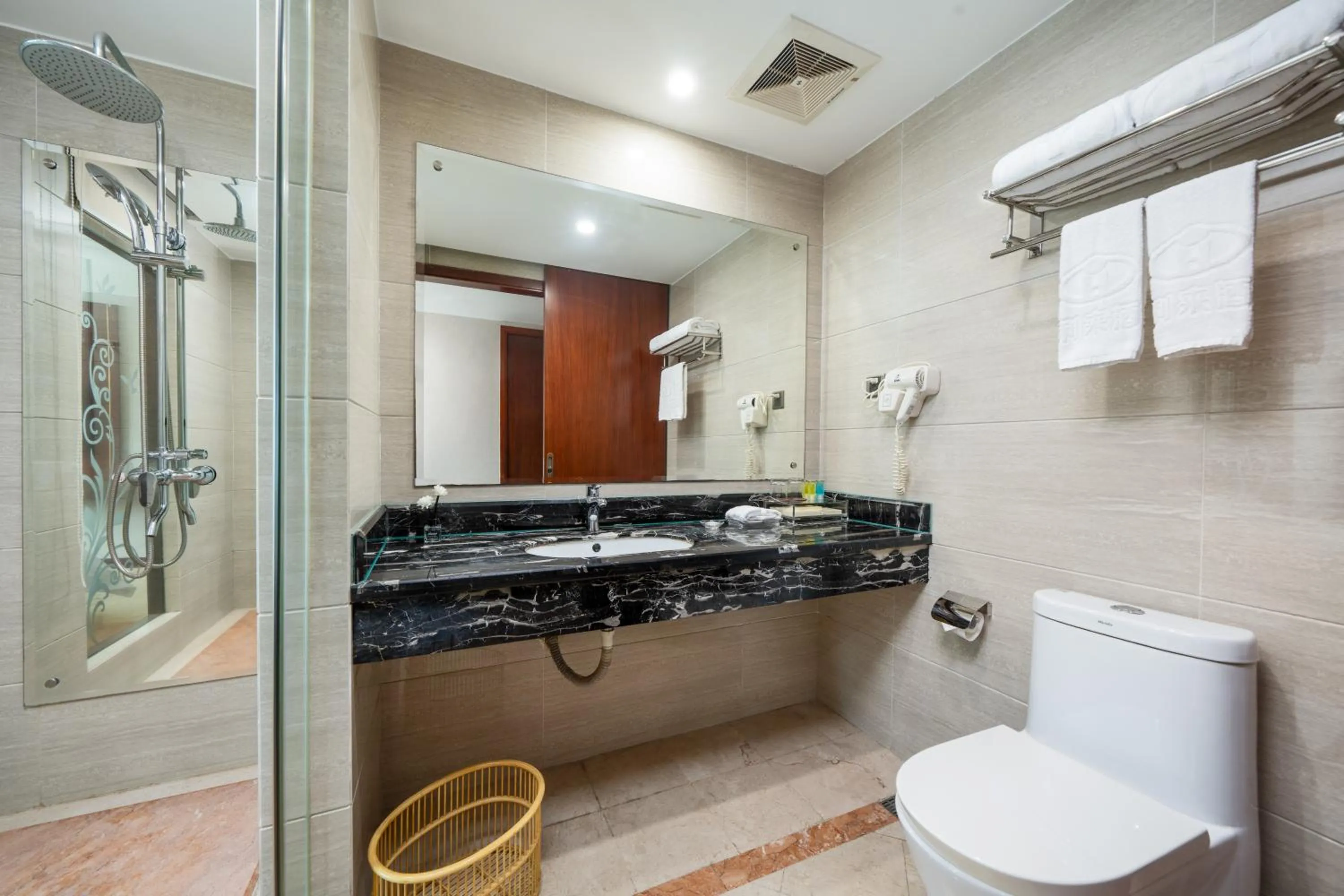 Toilet in Honglilai Hotel