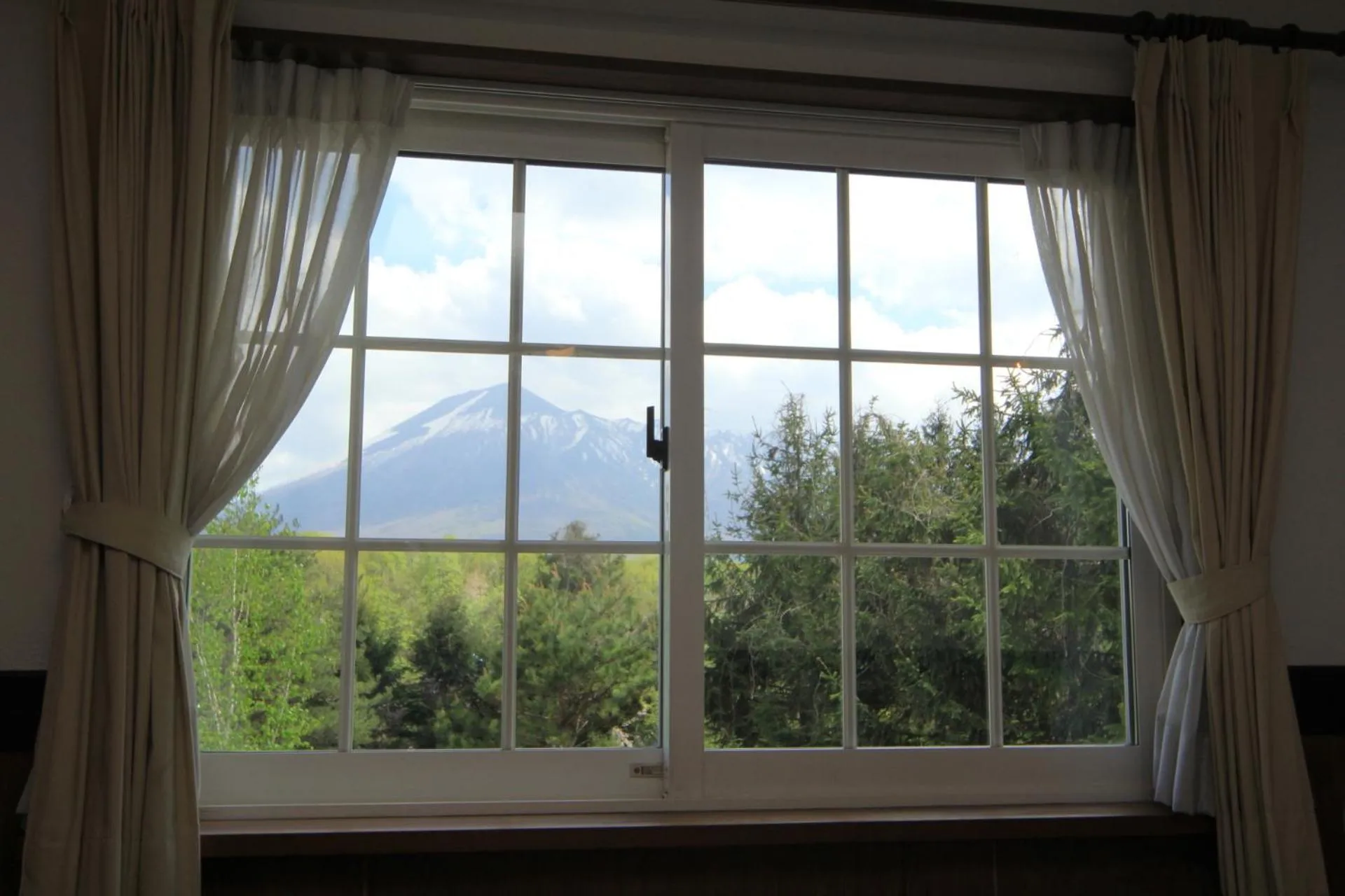 Photo of the whole room in Lodge Clubman