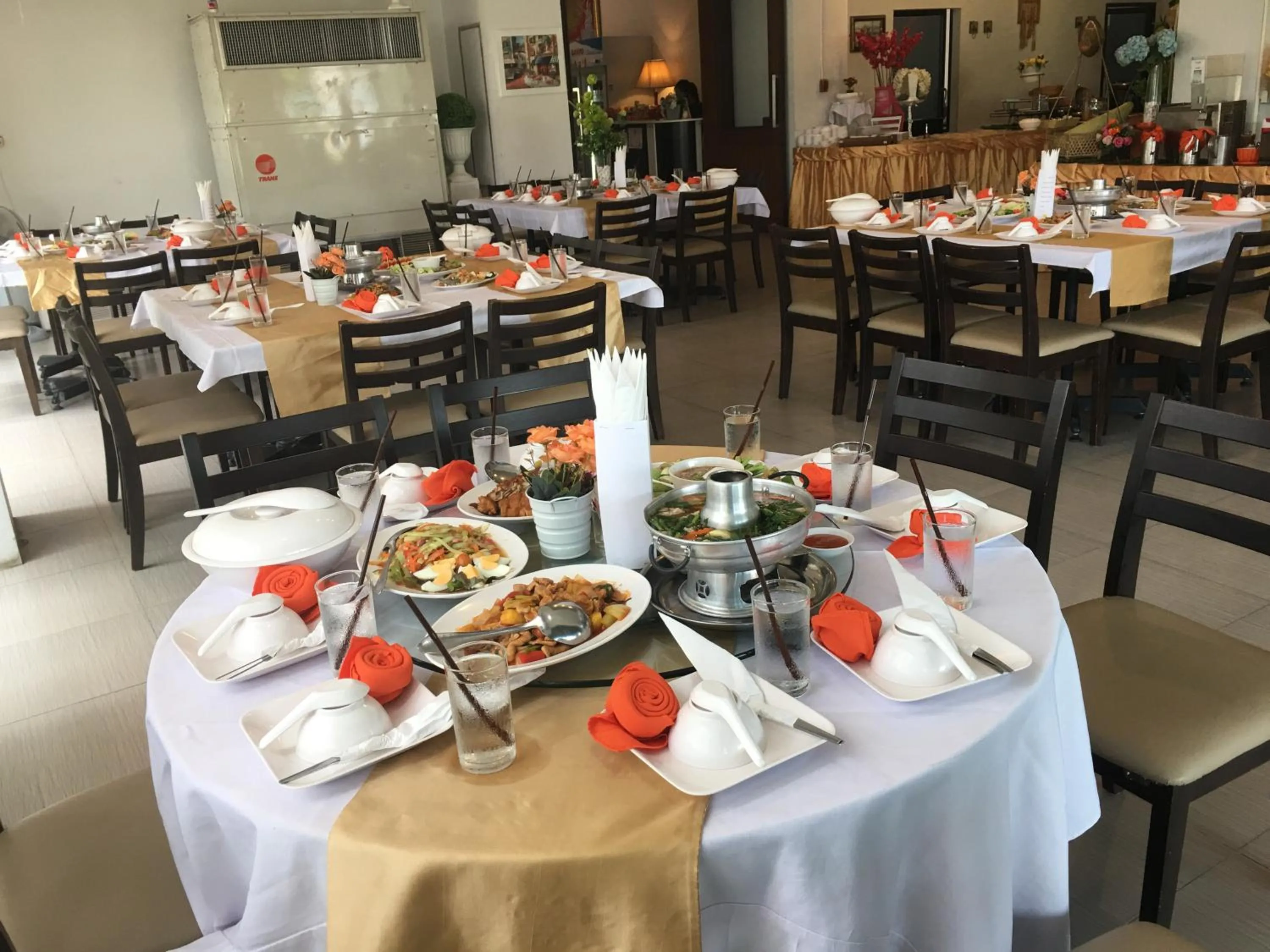 Restaurant/places to eat in Rinradee Place