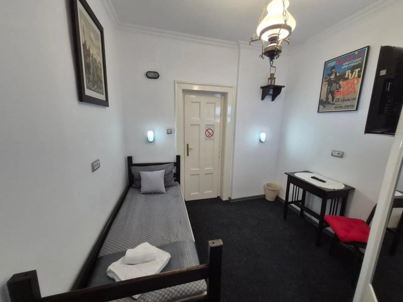 Single Room with Shared Bathroom - single occupancy in Authentic Belgrade Centre Hostel - Only Private Rooms