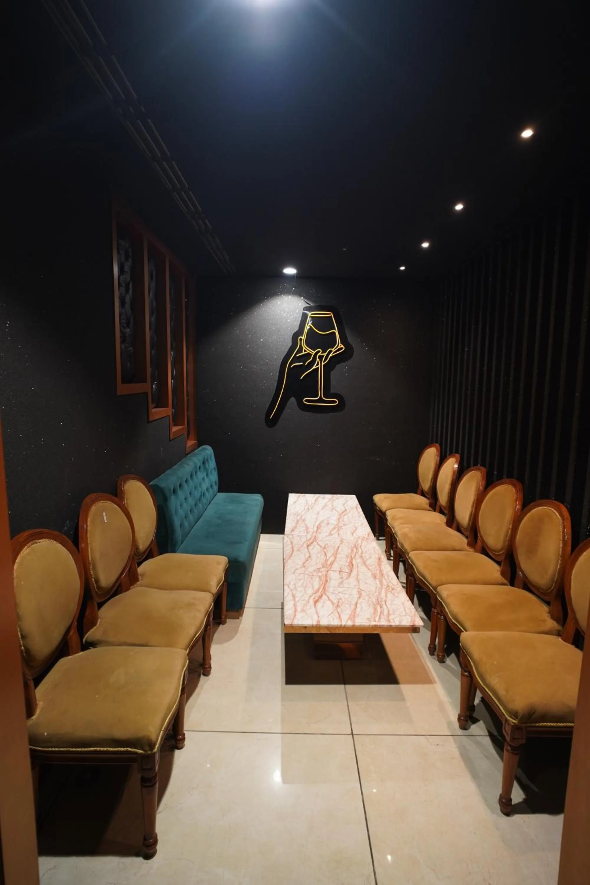 Restaurant/places to eat in Hotel Royal Imperio