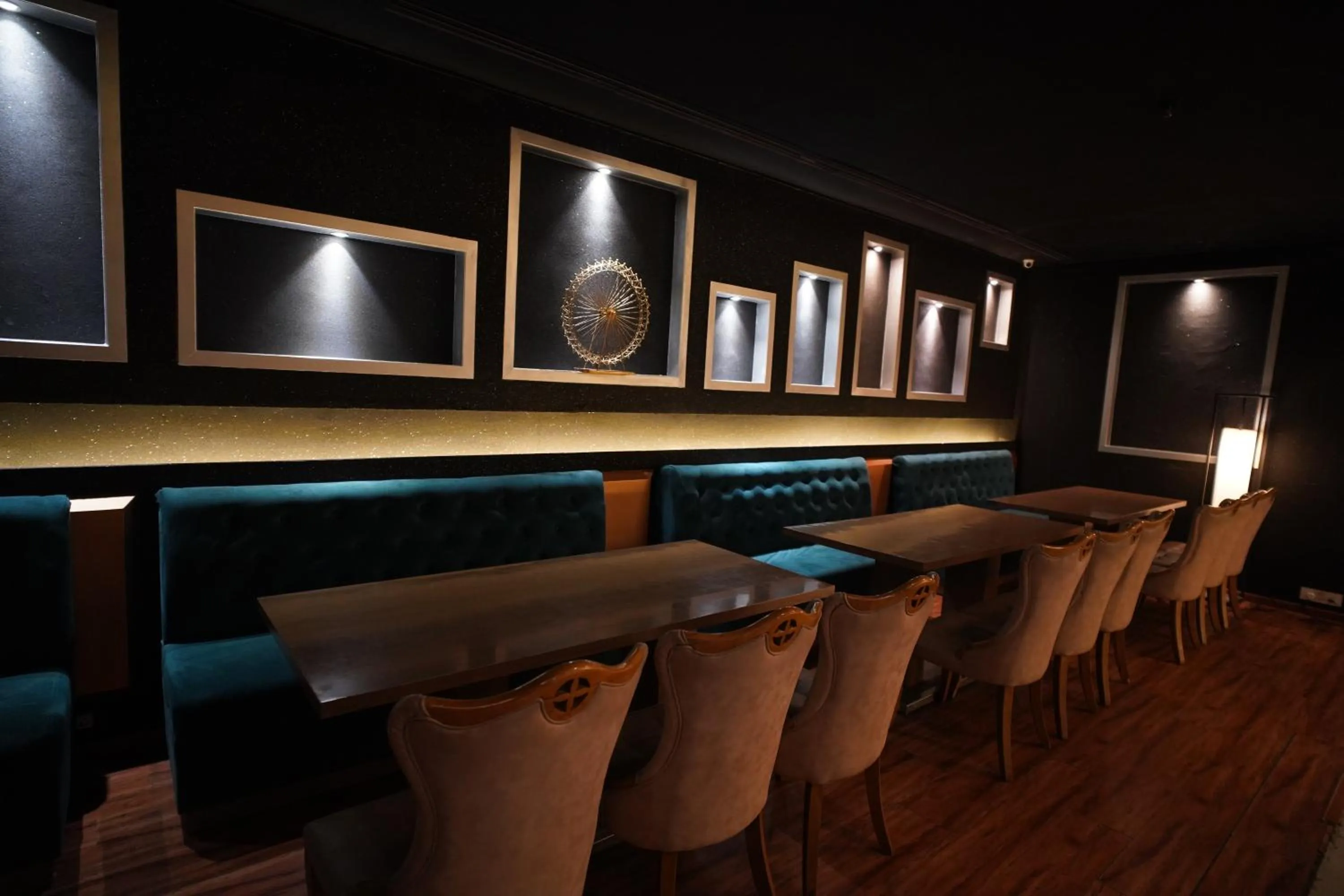 Restaurant/places to eat in Hotel Royal Imperio