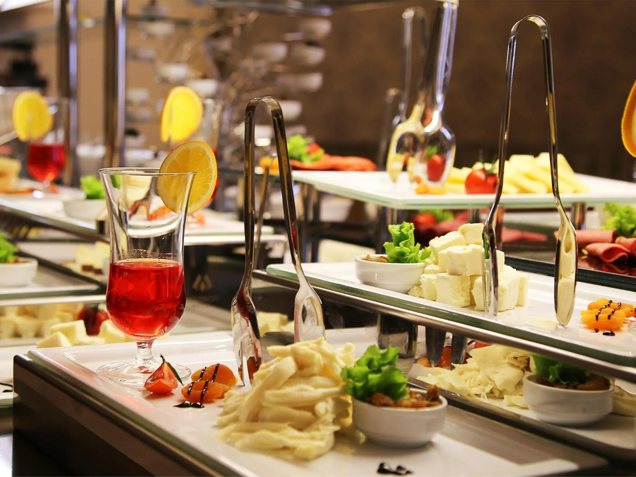 Food and drinks in Morrian Hotel