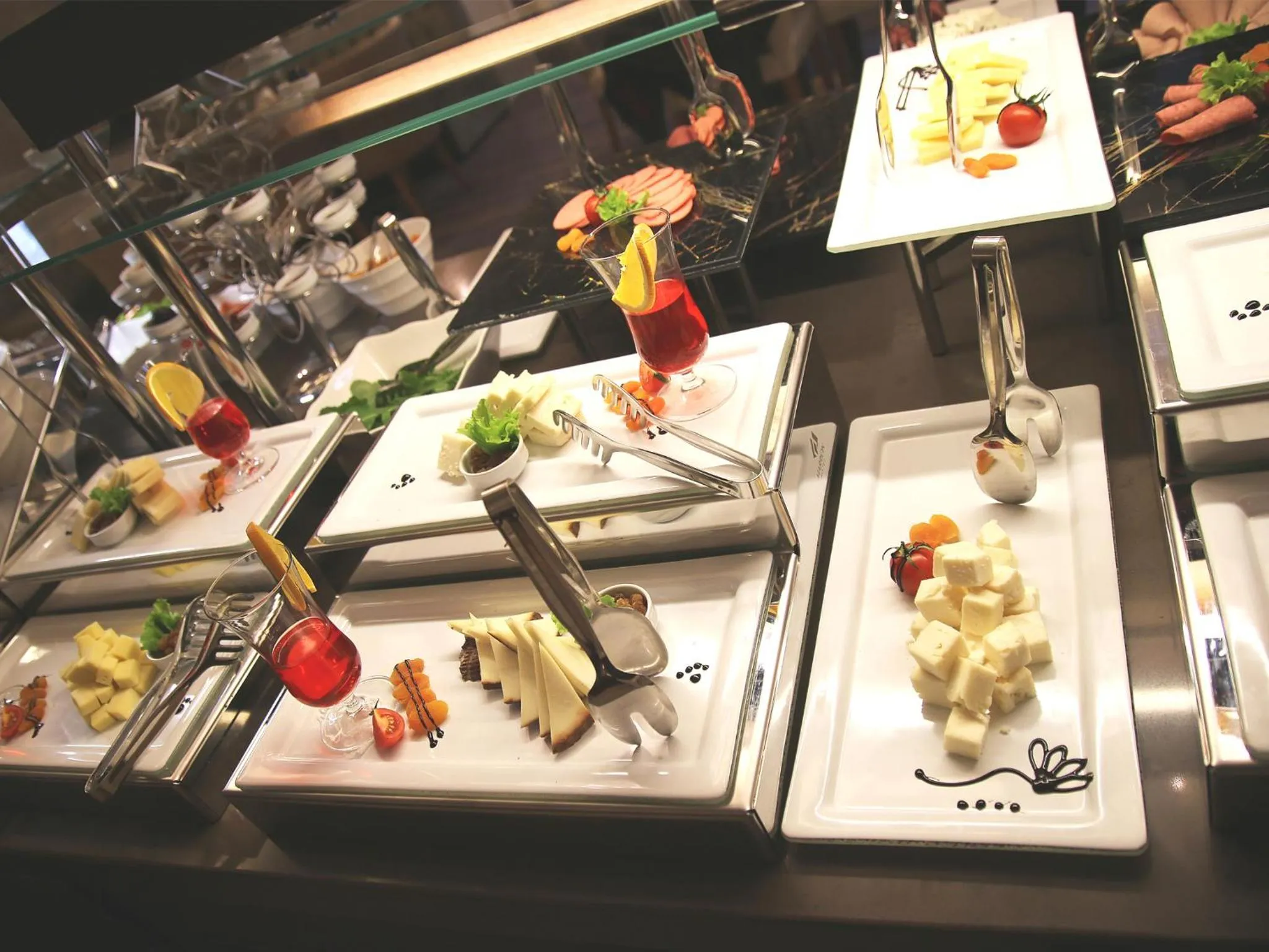 Food and drinks in Morrian Hotel