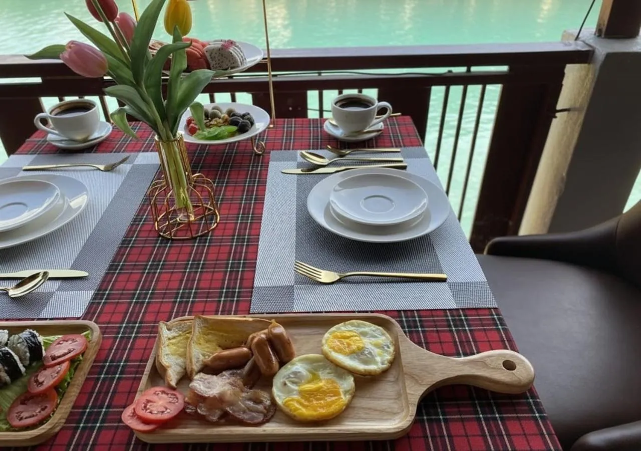 Food and drinks in Intimate Riverside Resort Vang Vieng