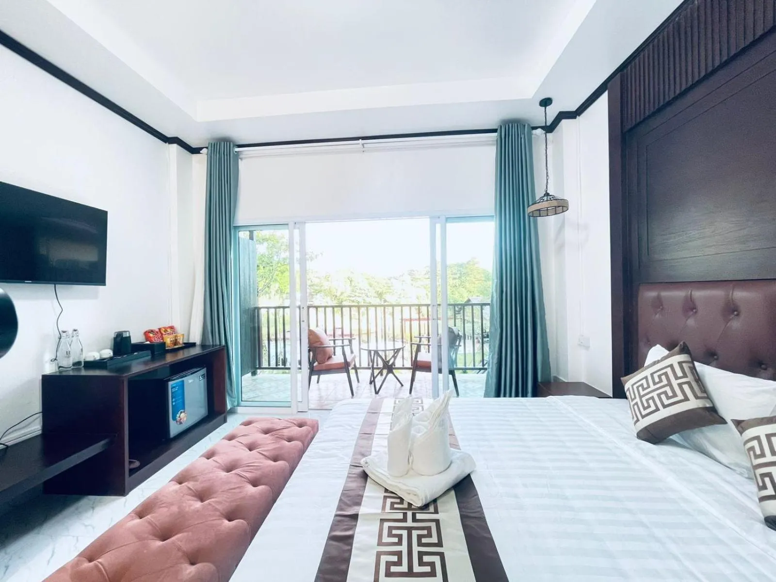 Bed in Intimate Riverside Resort Vang Vieng