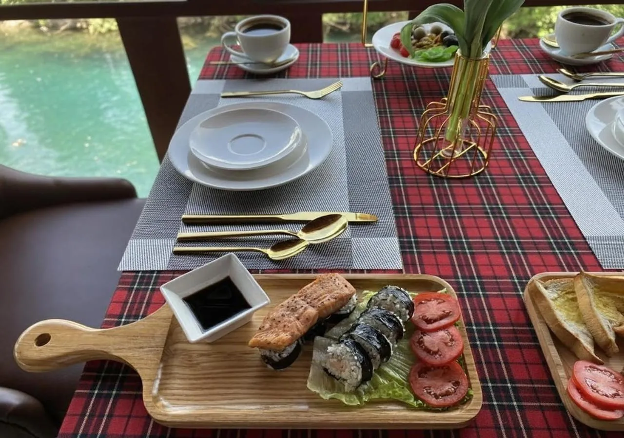 Food and drinks in Intimate Riverside Resort Vang Vieng