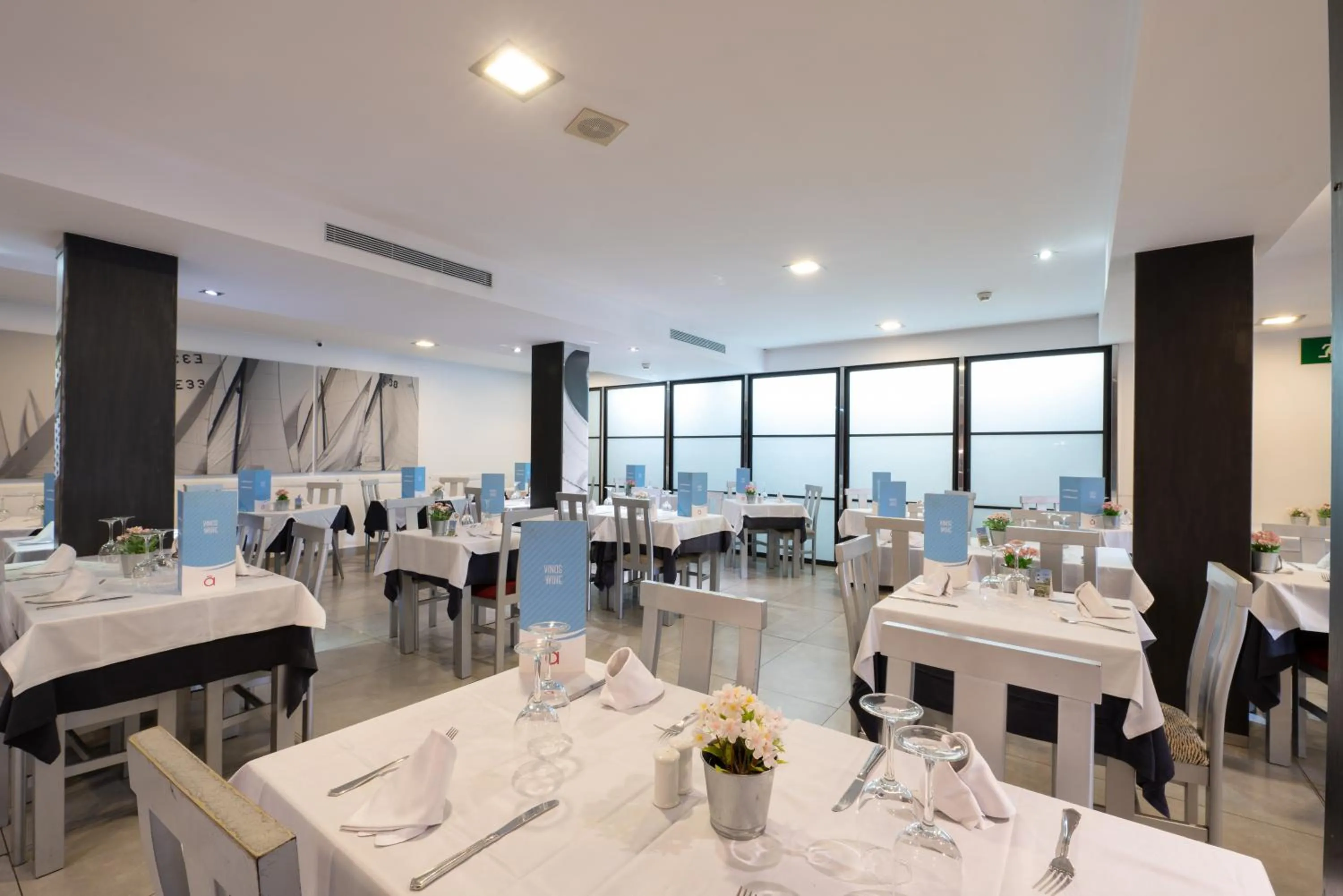 Restaurant/places to eat in Nautic Hotel & Spa