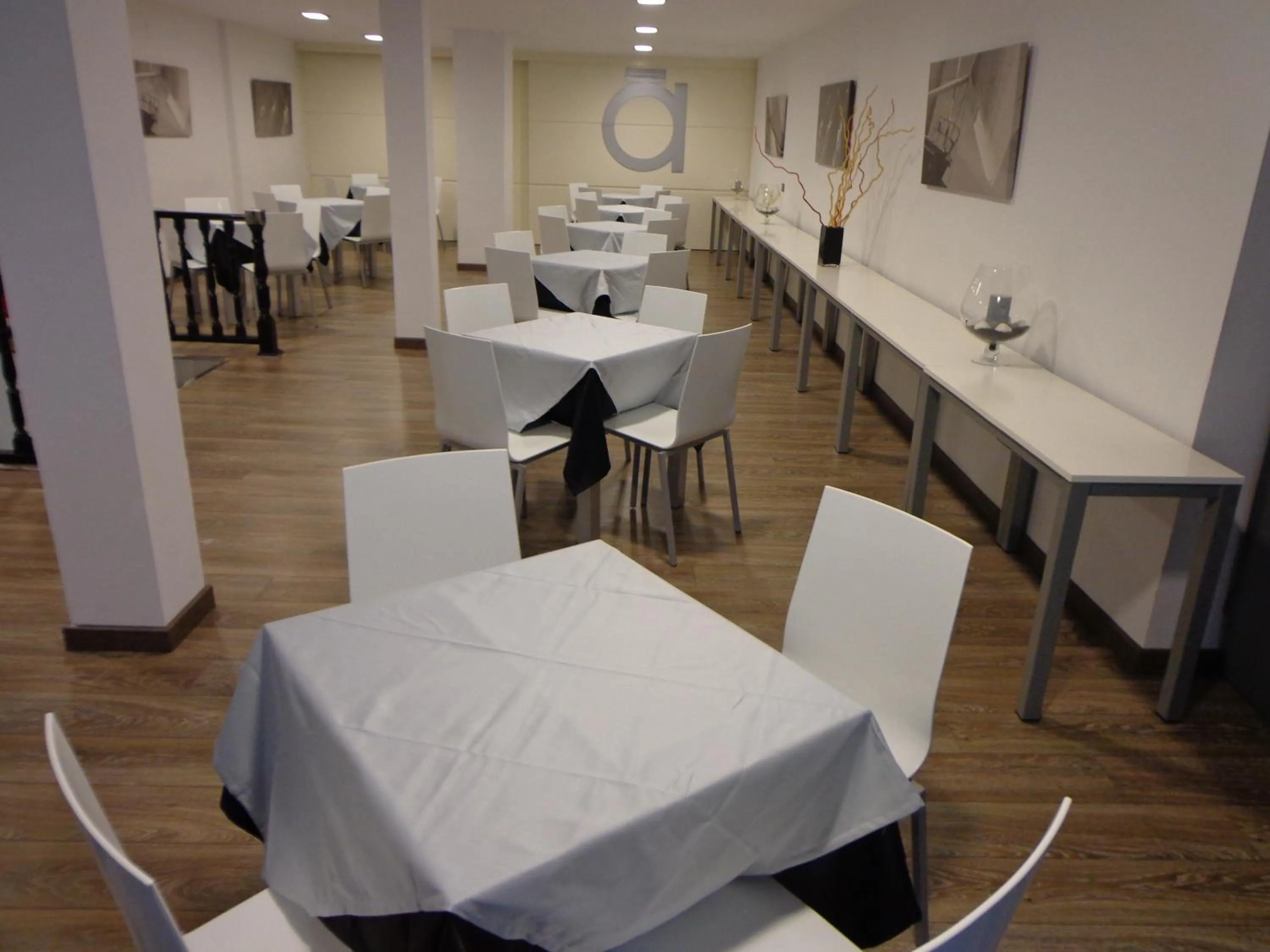 Restaurant/places to eat in Nautic Hotel & Spa