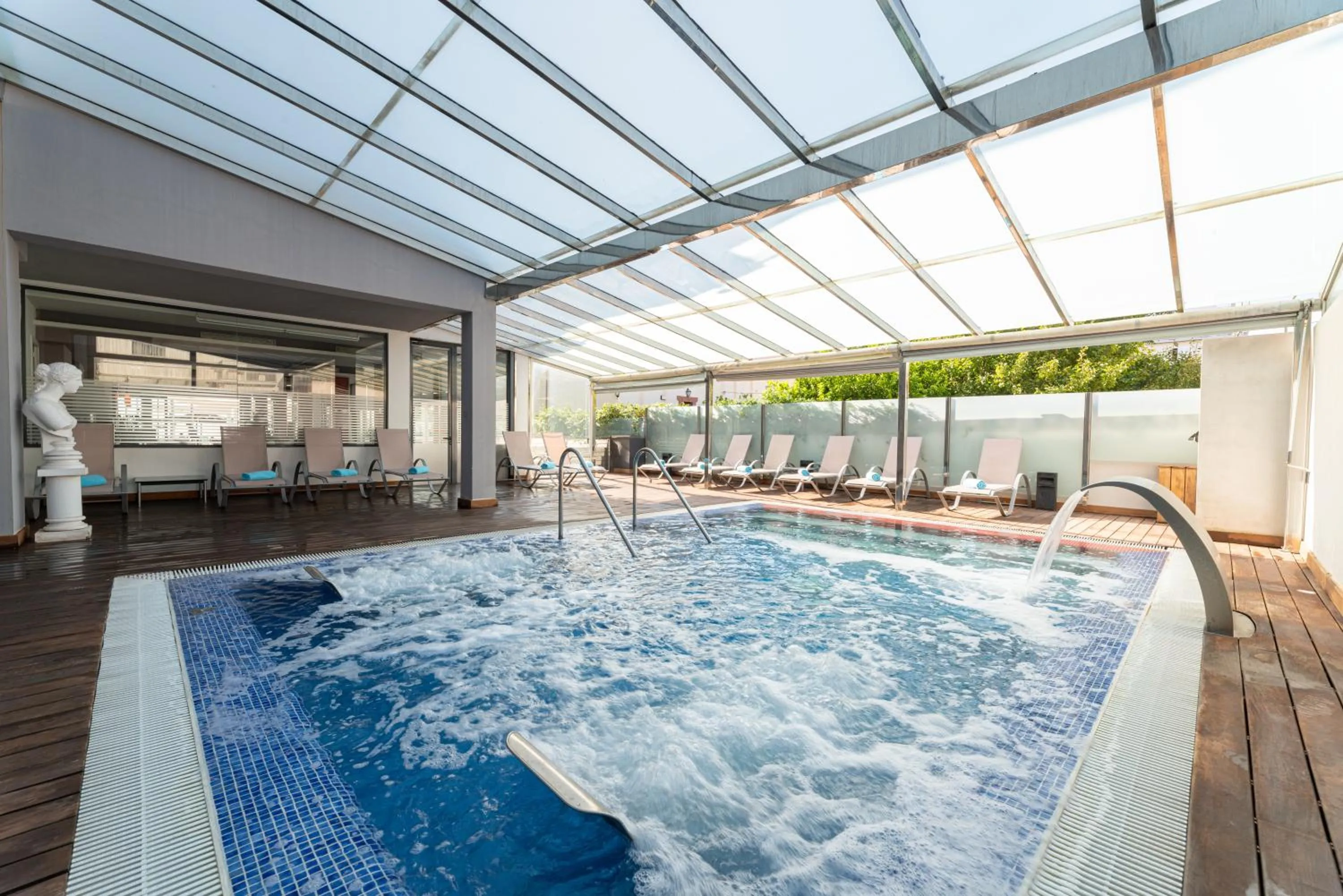 Swimming pool in Nautic Hotel & Spa