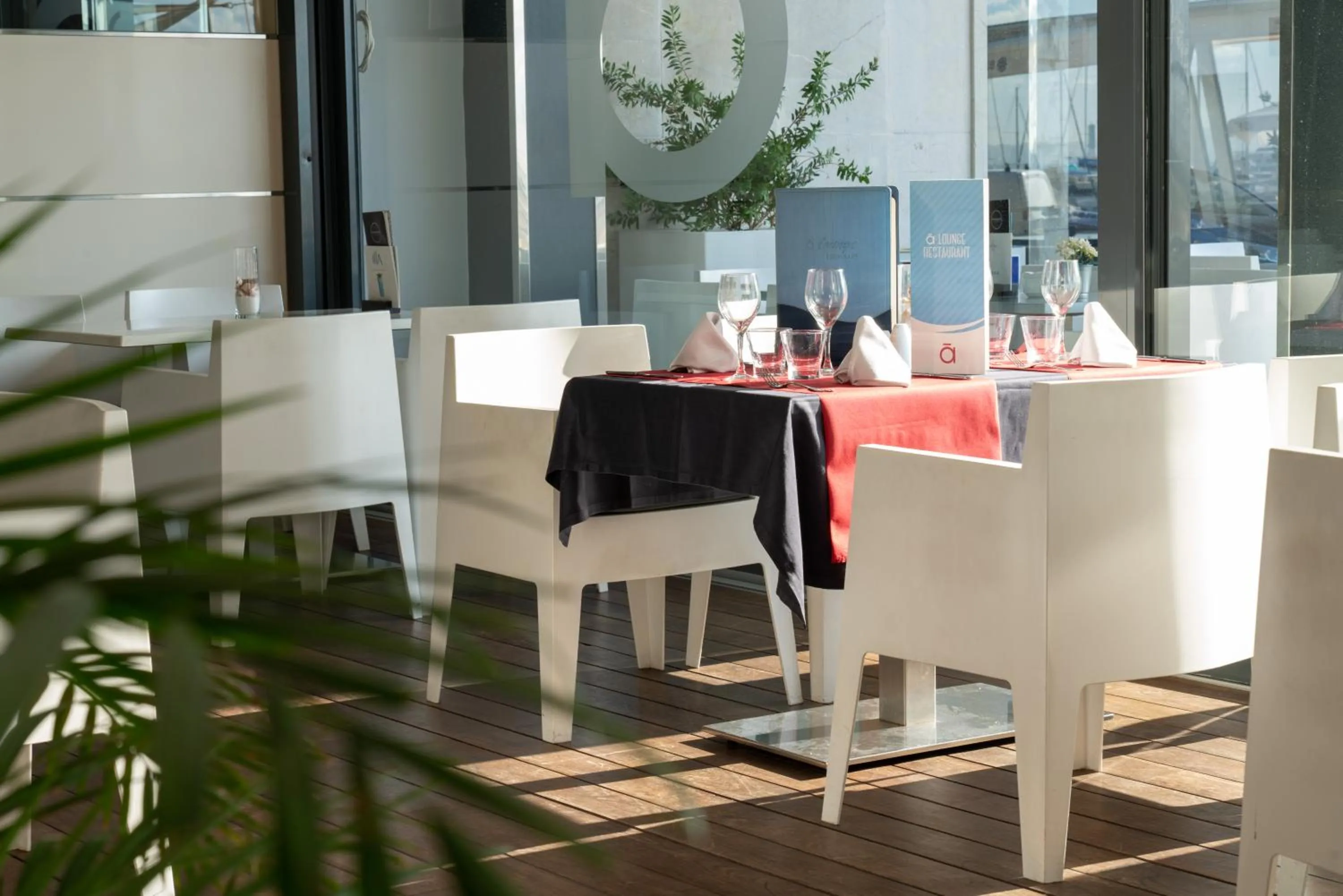 Restaurant/places to eat in Nautic Hotel & Spa