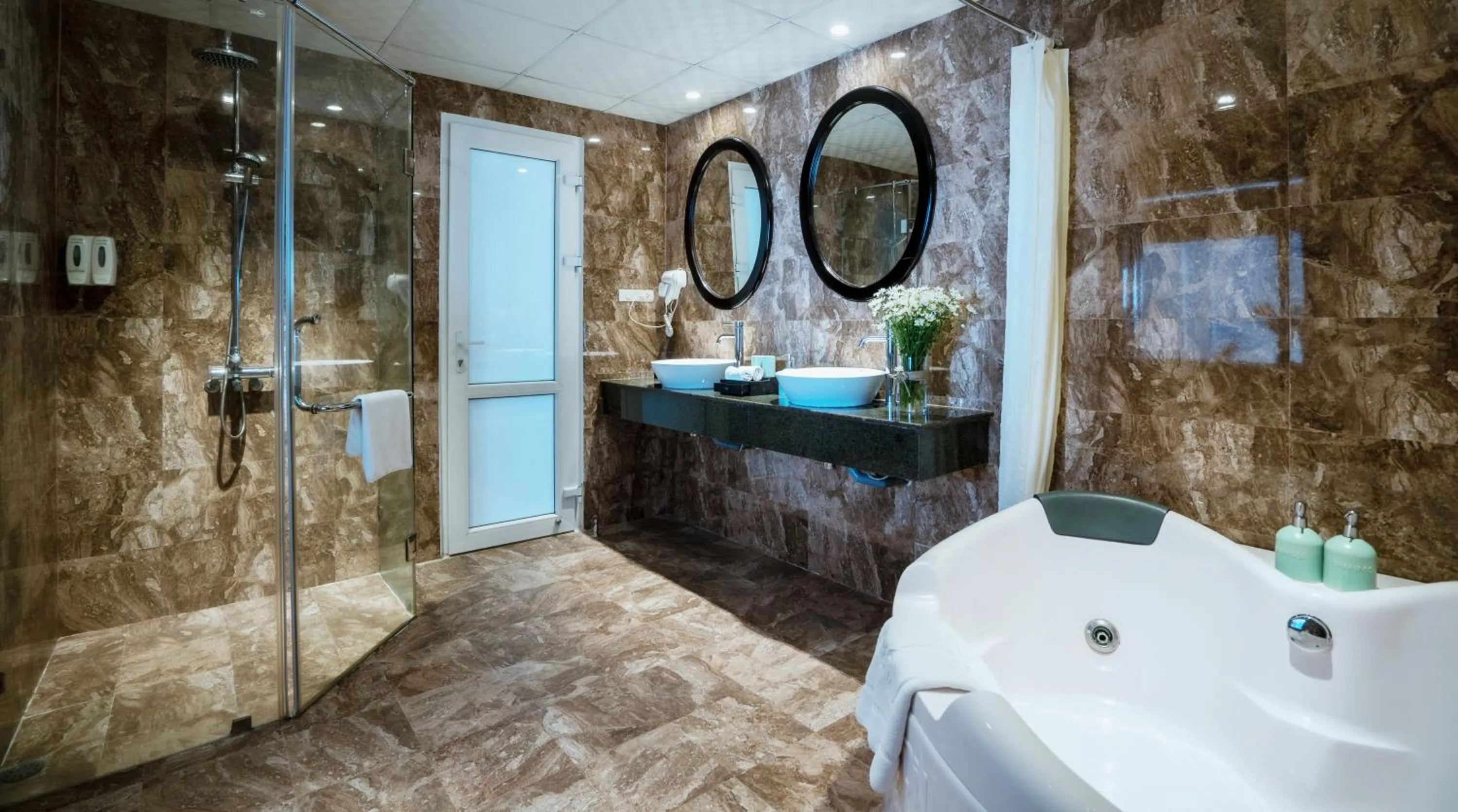 Bathroom in Hoian Sincerity Hotel & Spa