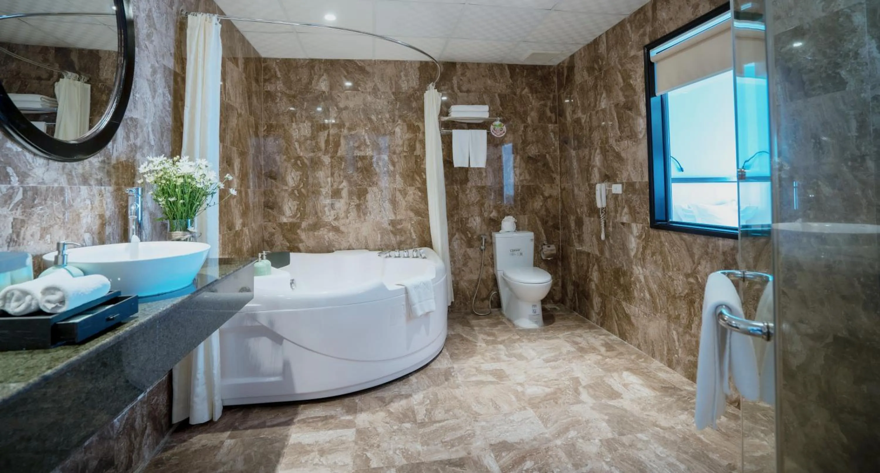 Bath, Bed in Hoian Sincerity Hotel & Spa