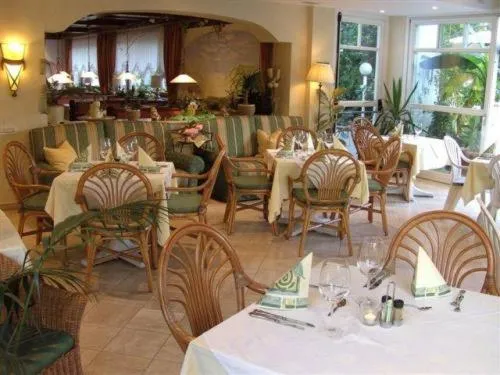 Restaurant/places to eat in Hotel Annabell