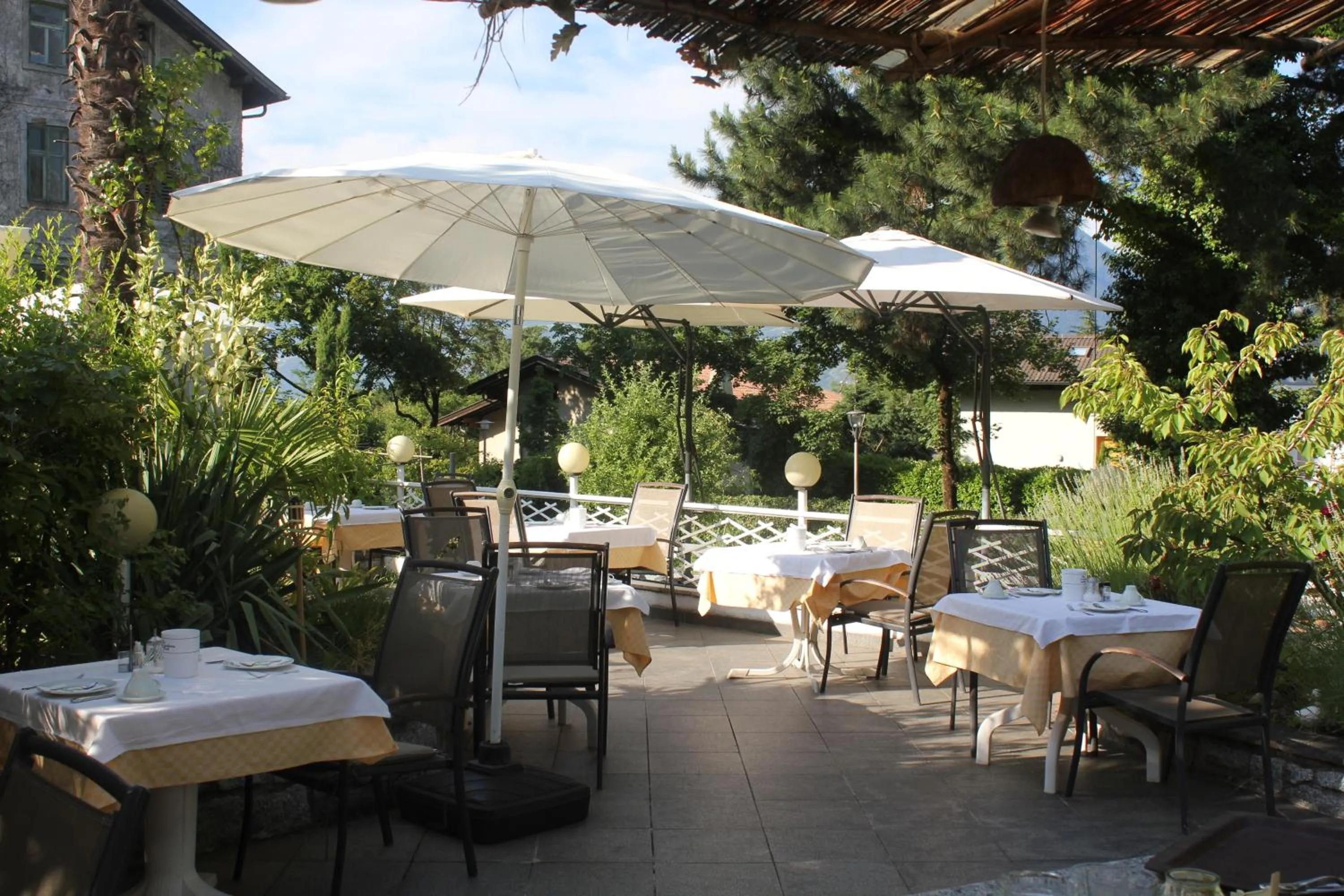 Restaurant/places to eat in Hotel Annabell