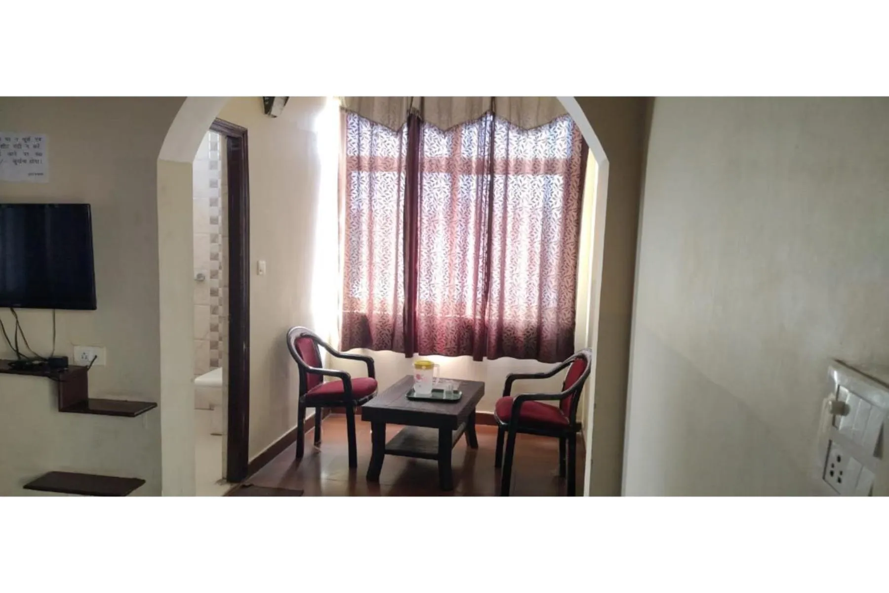 TV and multimedia in Hotel Sparsh Ganga