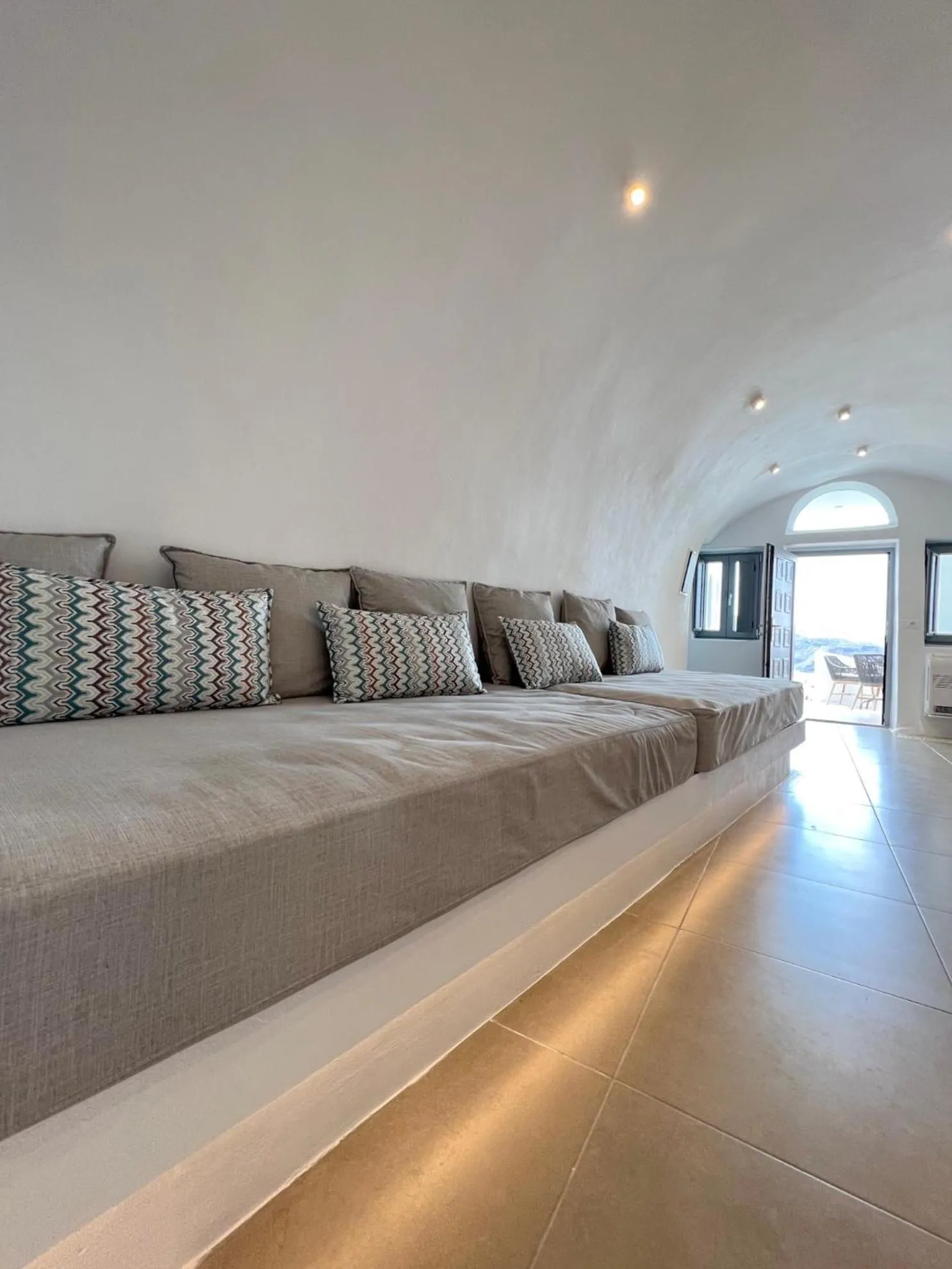 Living room, Bed in ArmonOia Caves