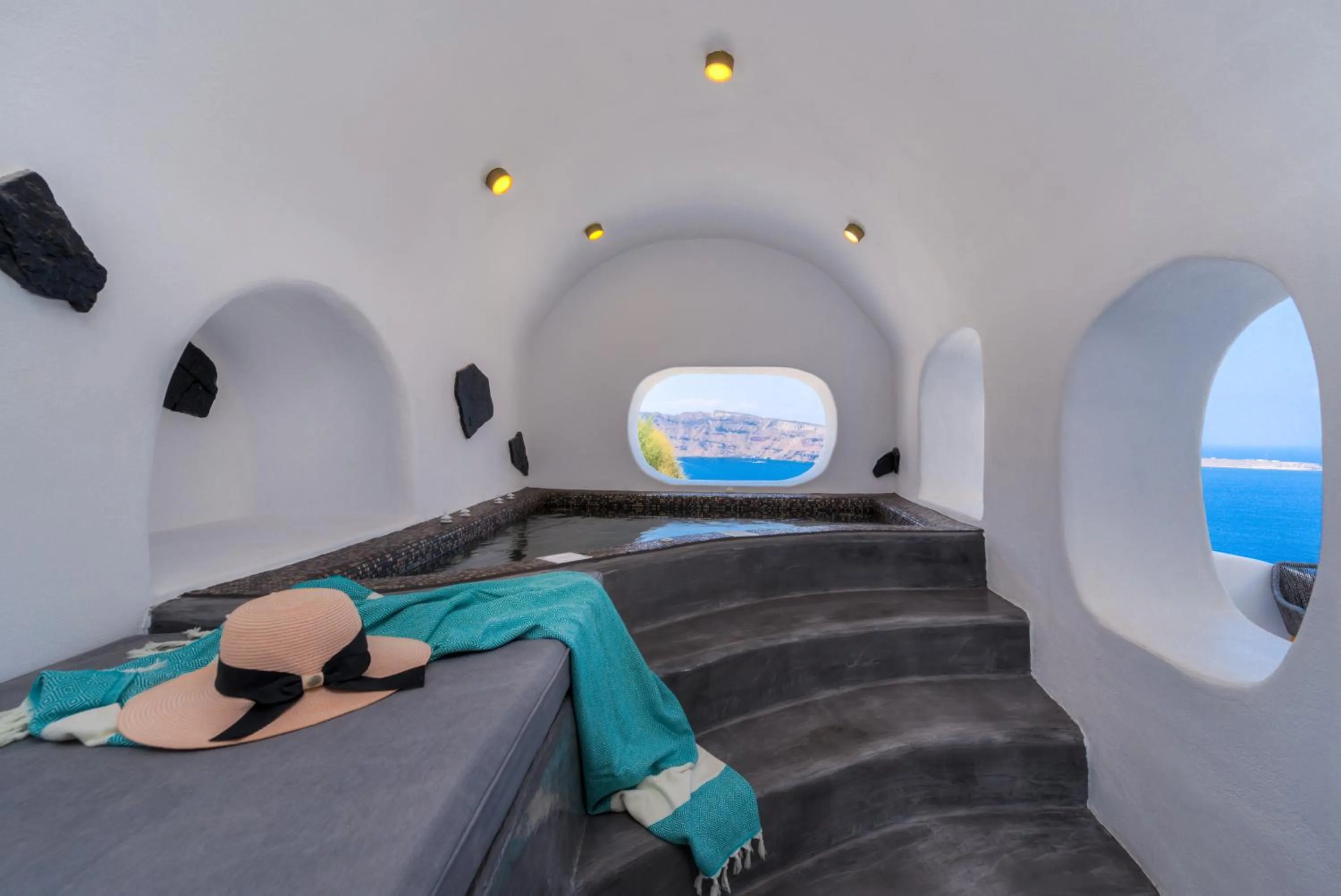 Hot Tub, Bed in ArmonOia Caves