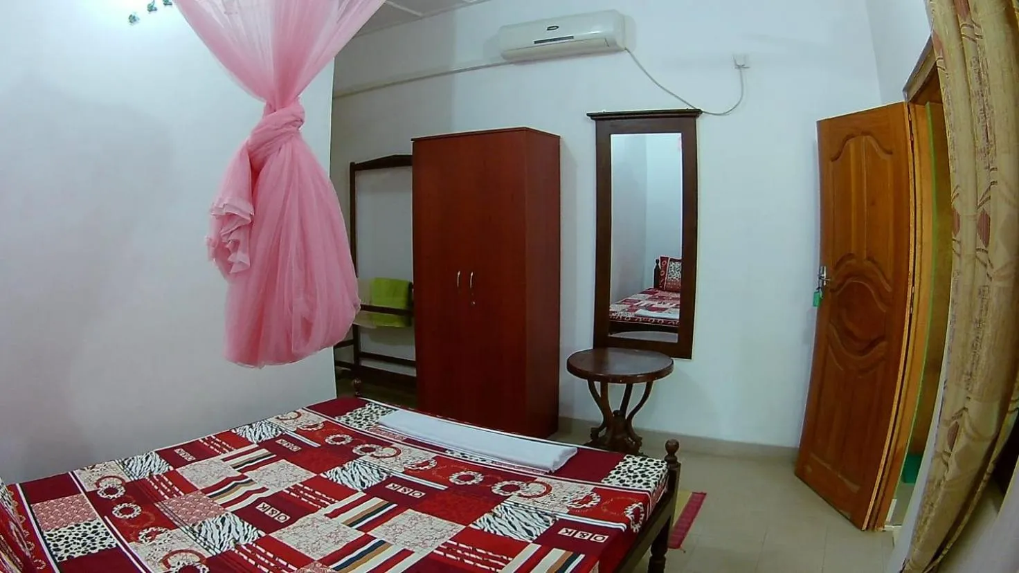 Bed in Sea Zone Hotel Nilaveli