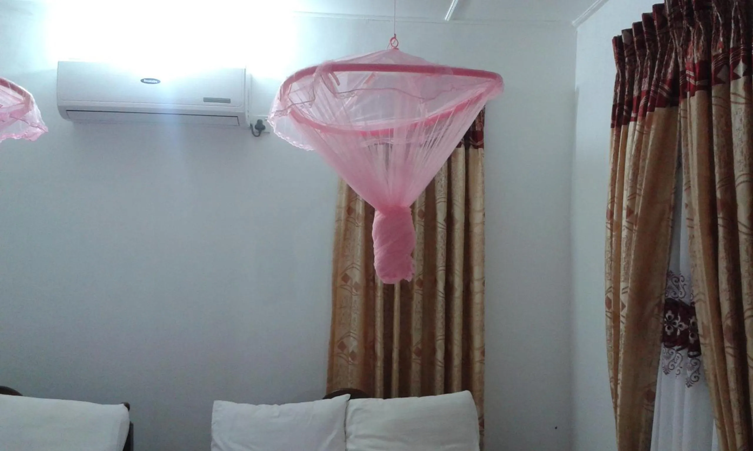 Decorative detail, Bed in Sea Zone Hotel Nilaveli