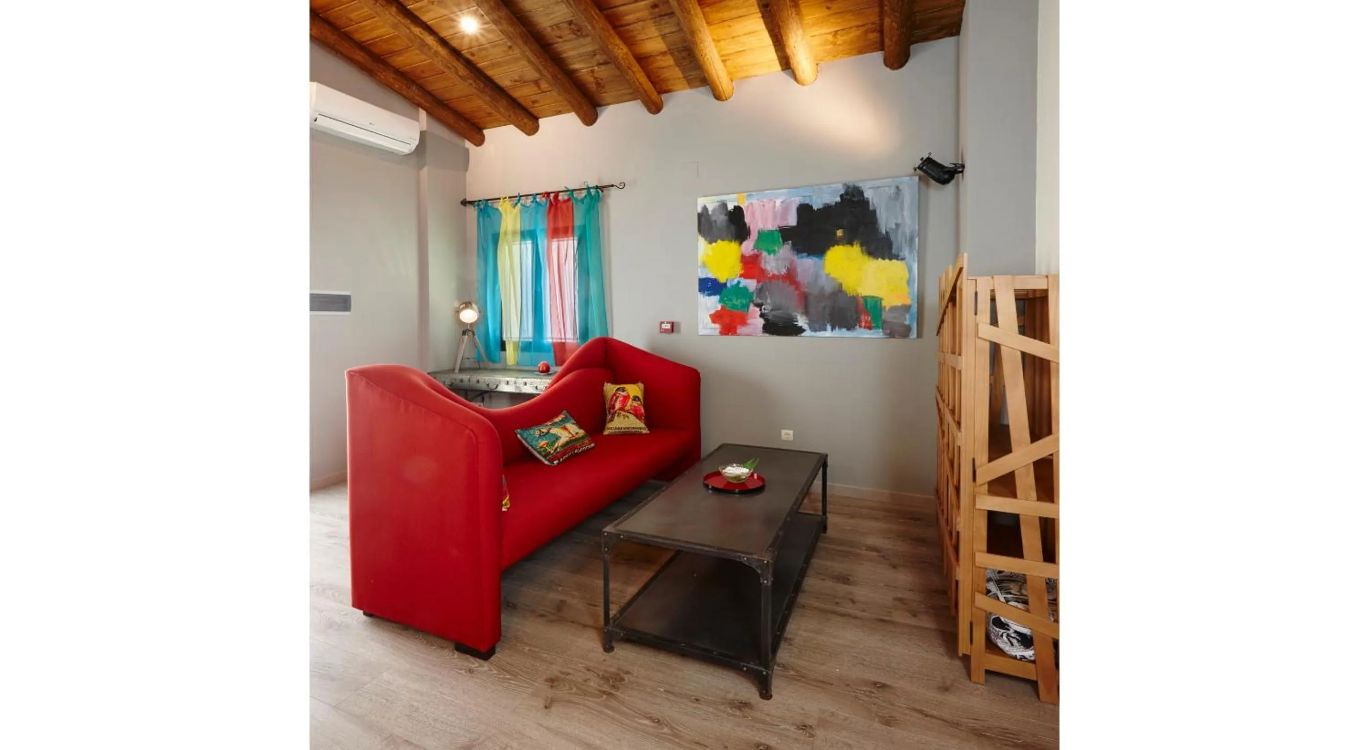 TV and multimedia in Hotel Galería Essentia