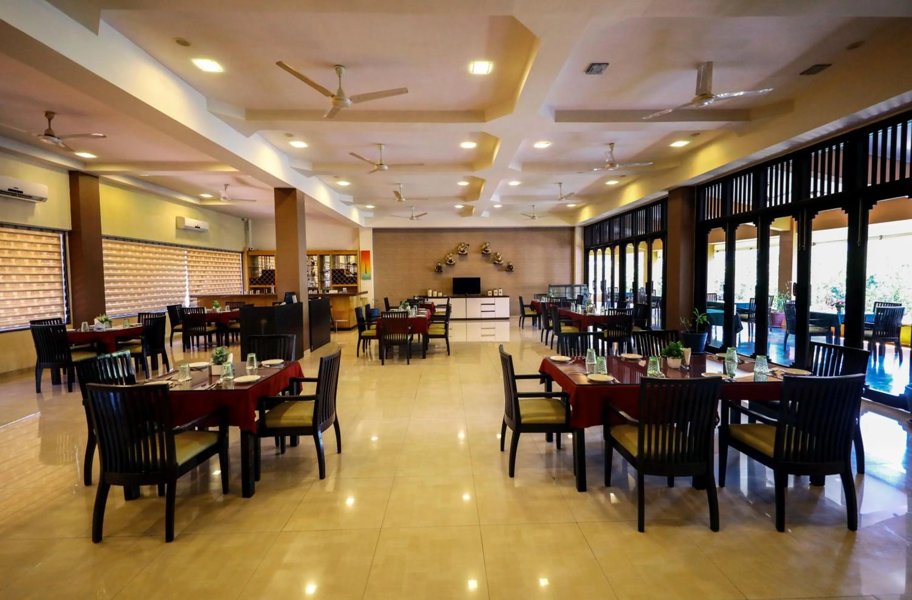 Restaurant/places to eat in Blue Ocean The Fern Resort & Spa Ganpatipule