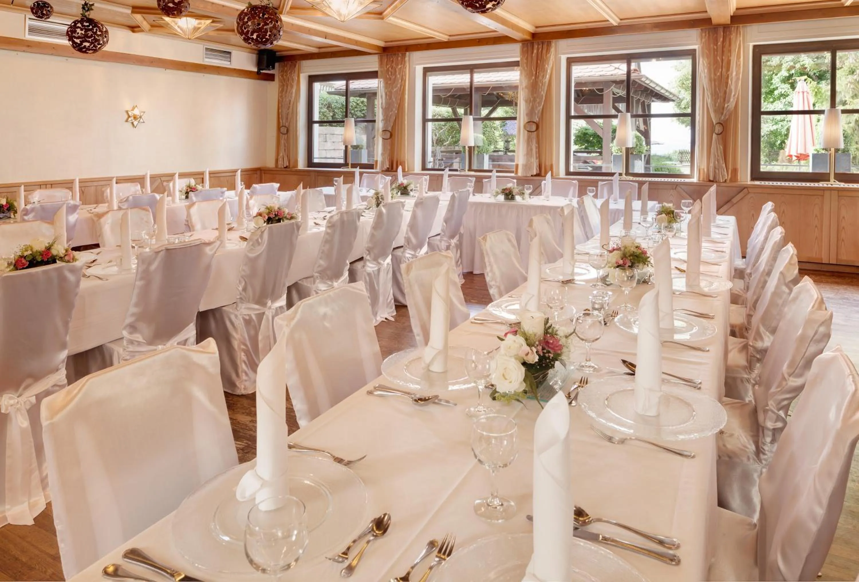 Dining area in AlmRefugio