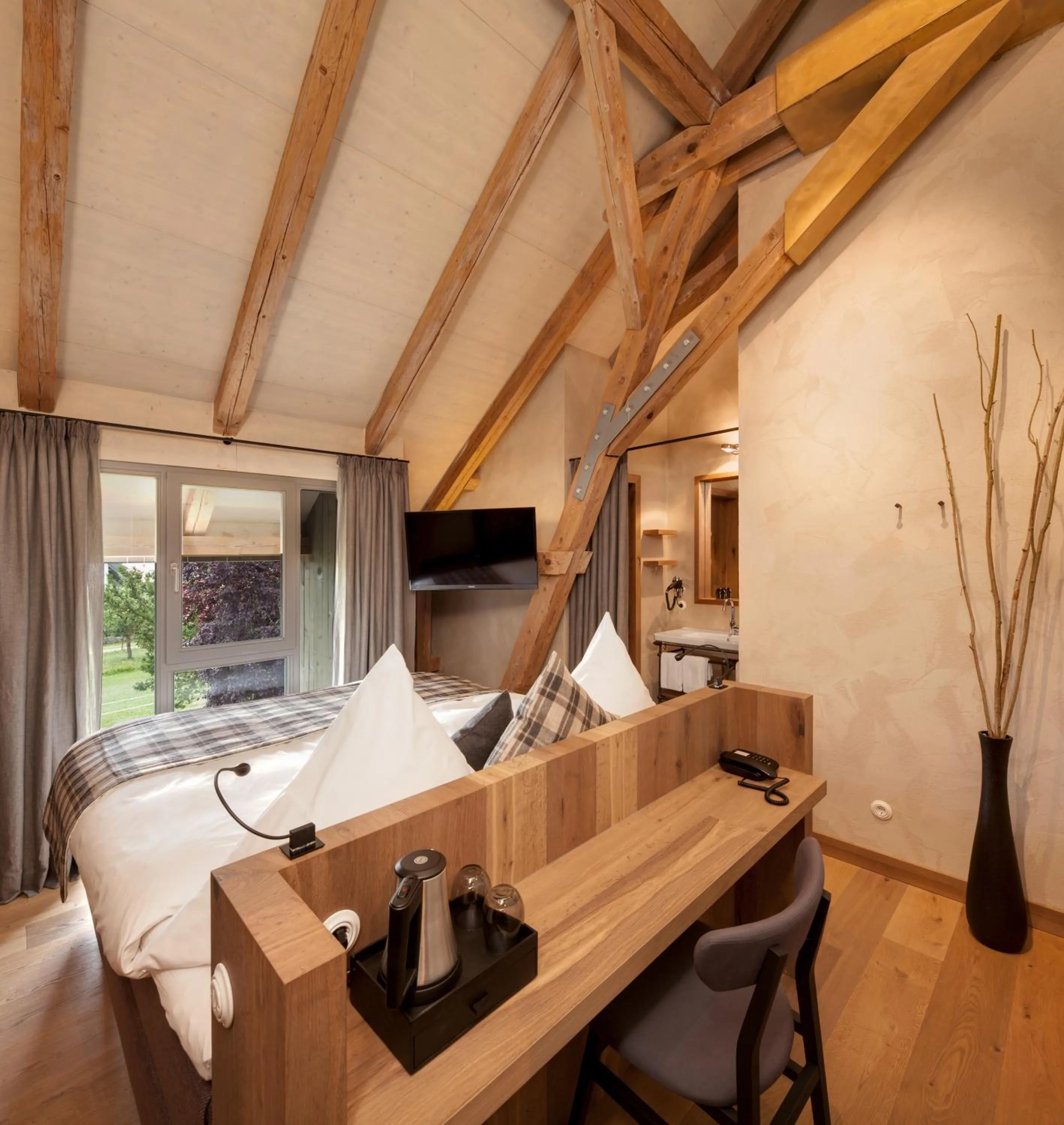 Photo of the whole room, Bed in AlmRefugio