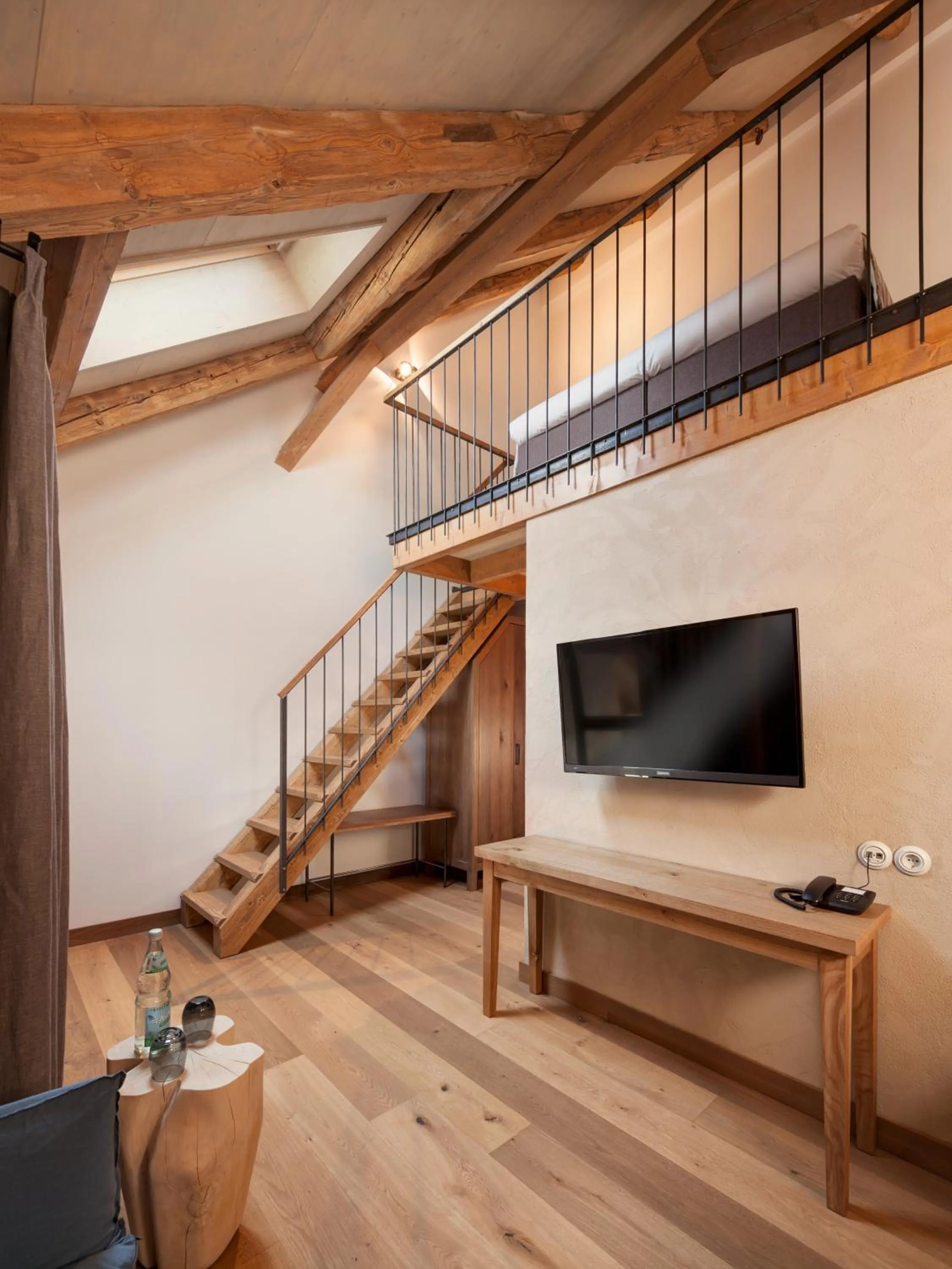 Photo of the whole room in AlmRefugio