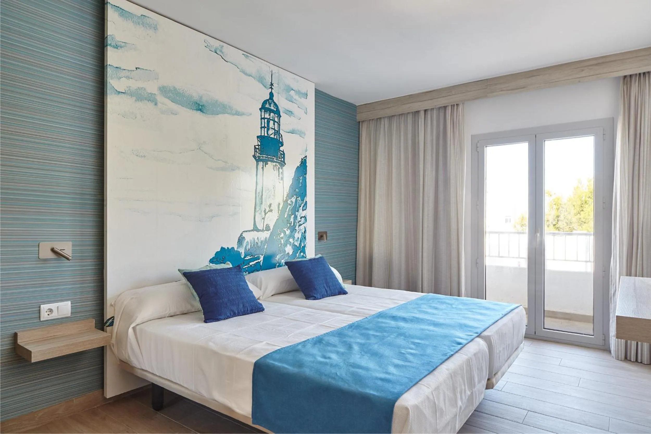 Photo of the whole room, Bed in Sol Bahía Ibiza Suites