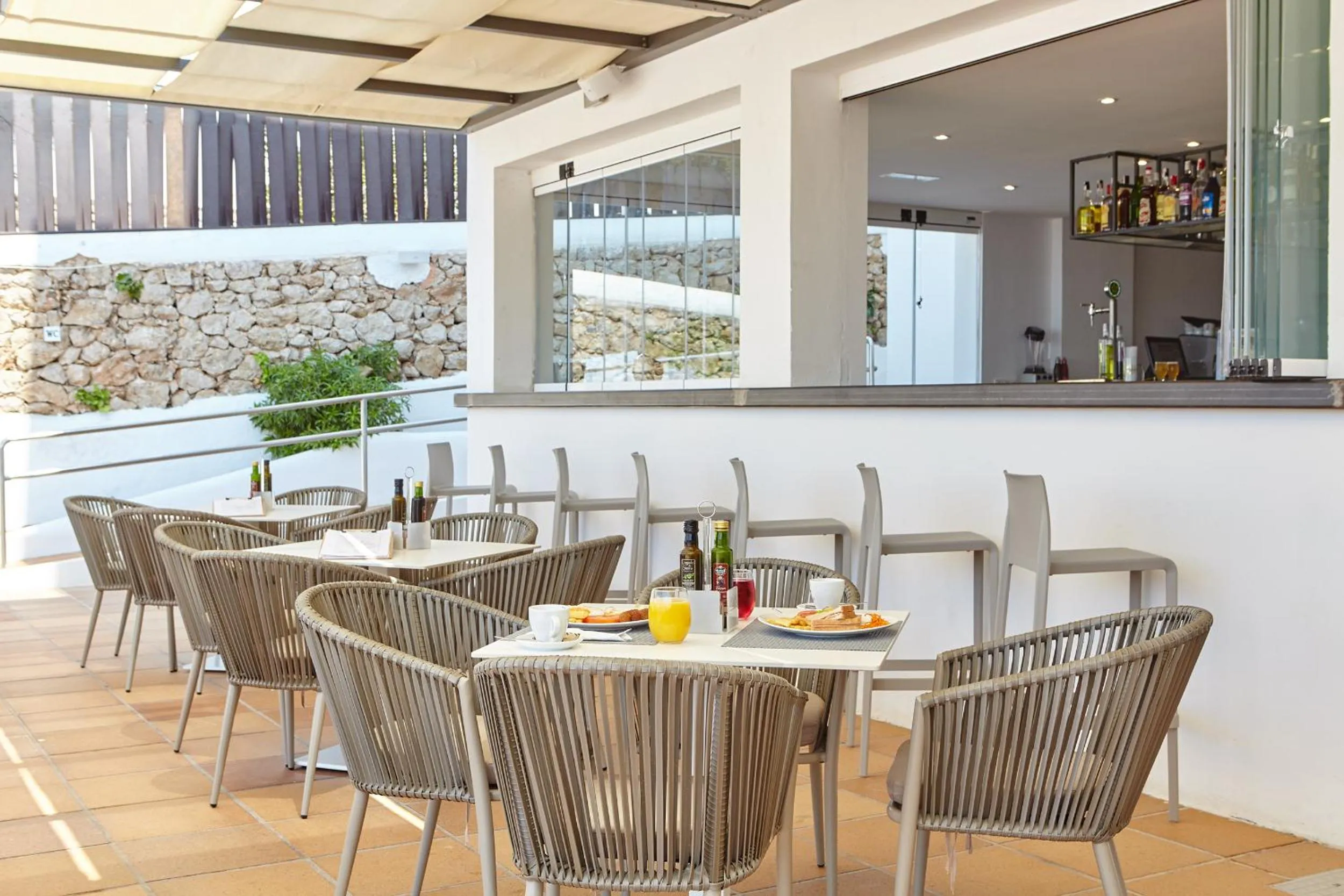 Restaurant/places to eat in Sol Bahía Ibiza Suites