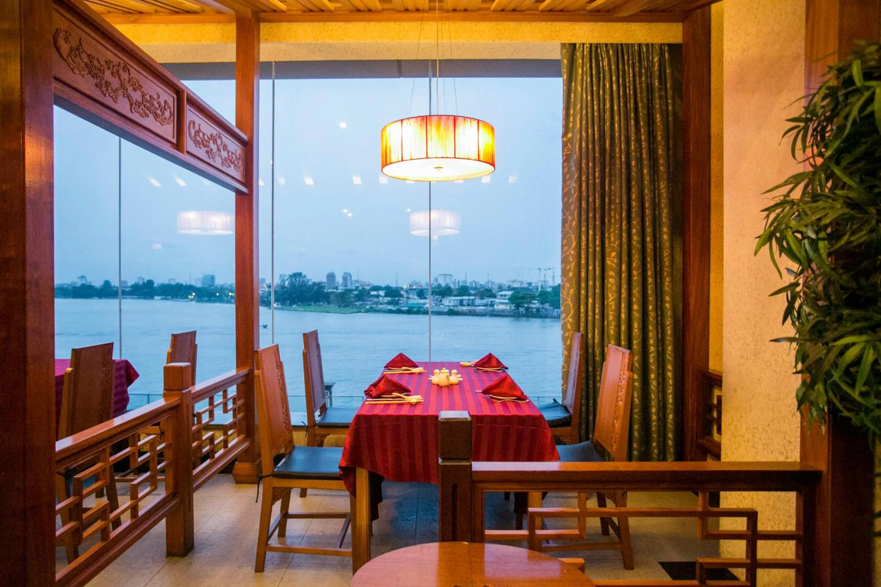 Restaurant/places to eat in Lagos Oriental Hotel