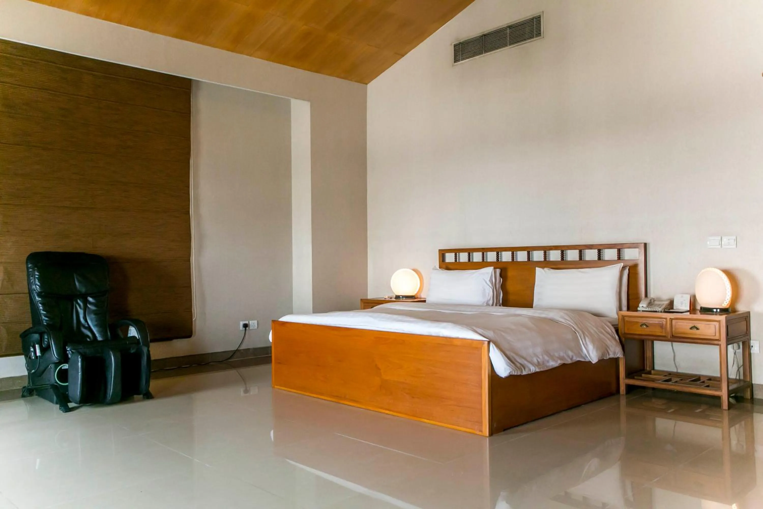 Bed in Lagos Oriental Hotel