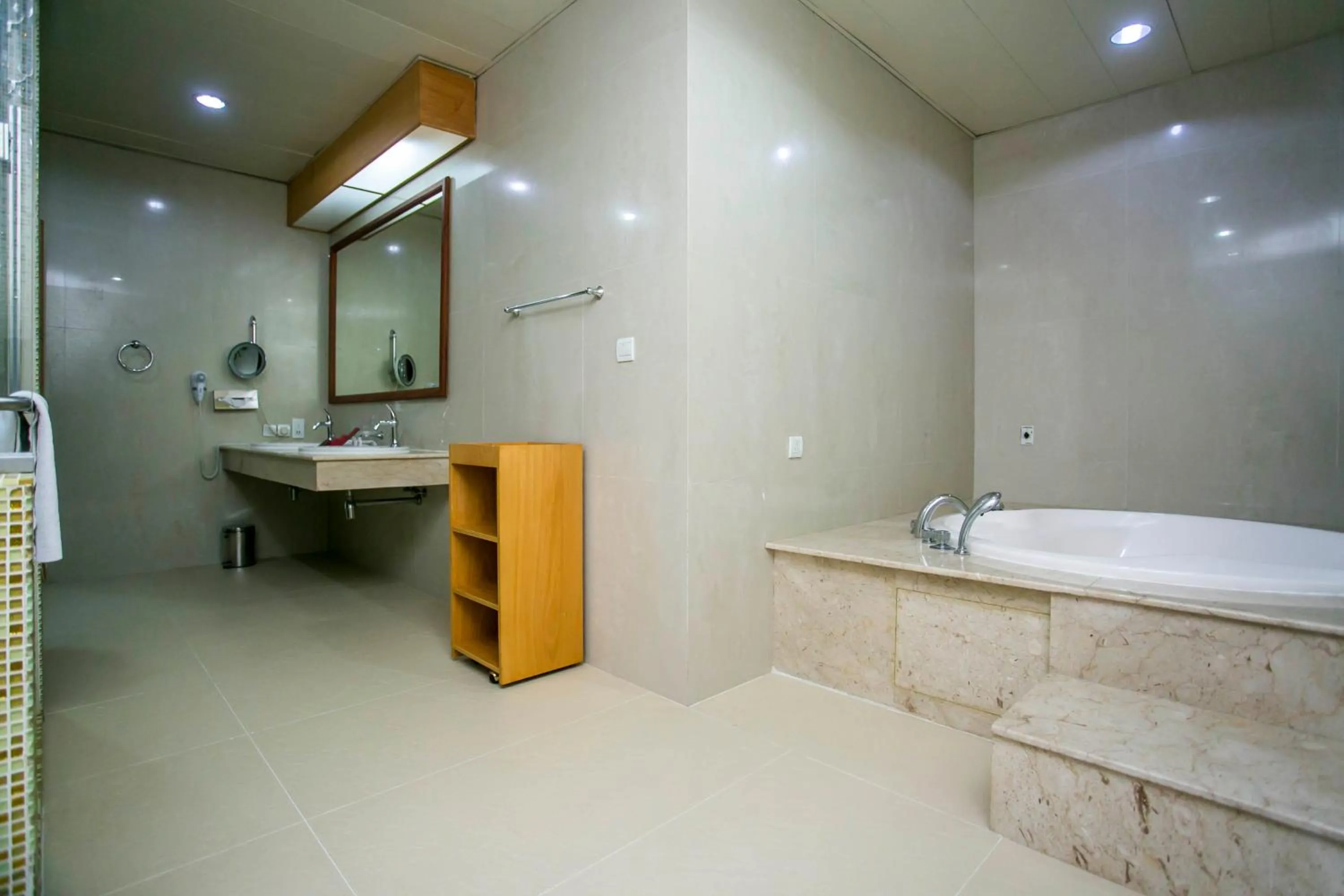 Shower in Lagos Oriental Hotel