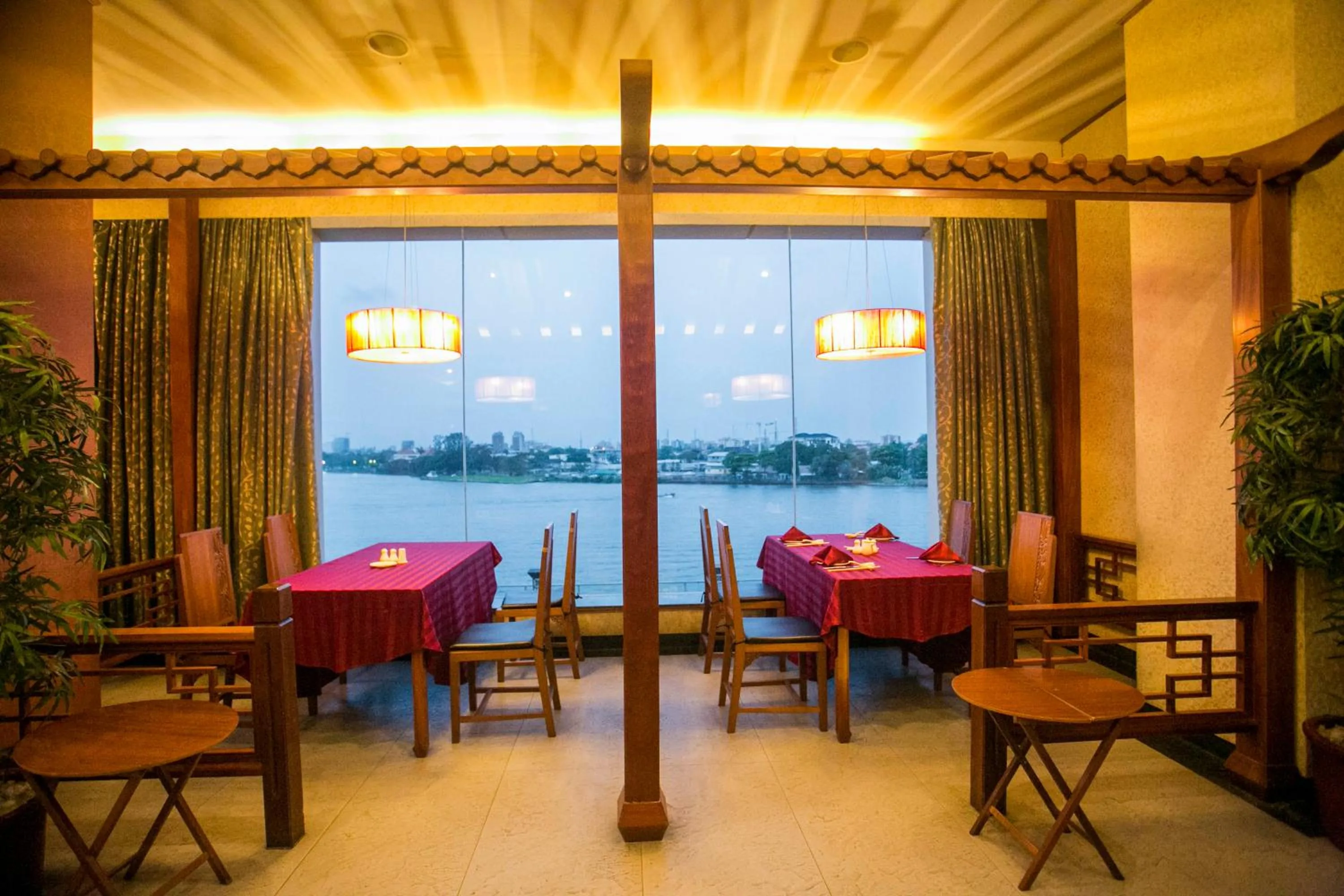 Restaurant/places to eat in Lagos Oriental Hotel