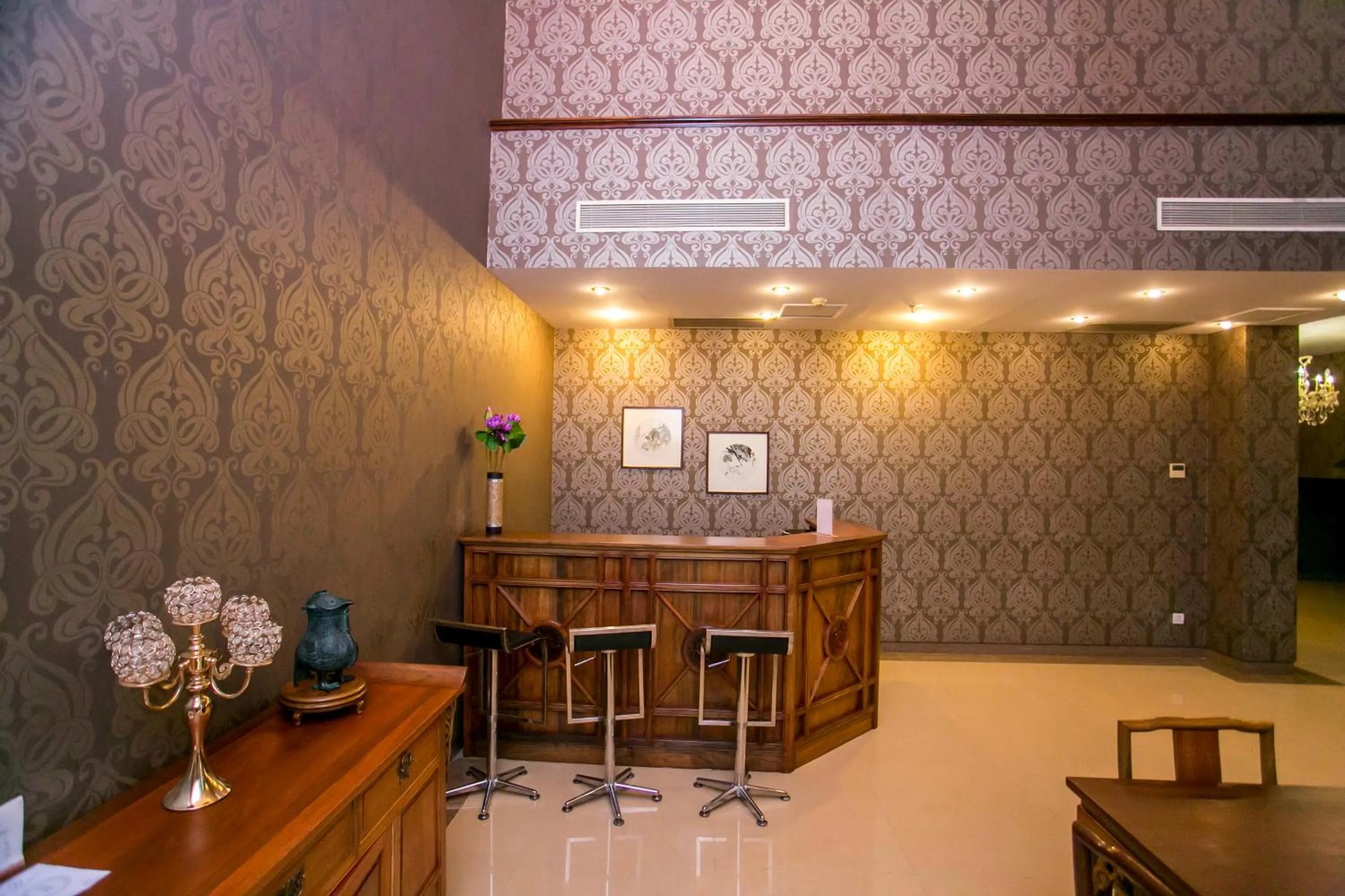 hair dresser in Lagos Oriental Hotel