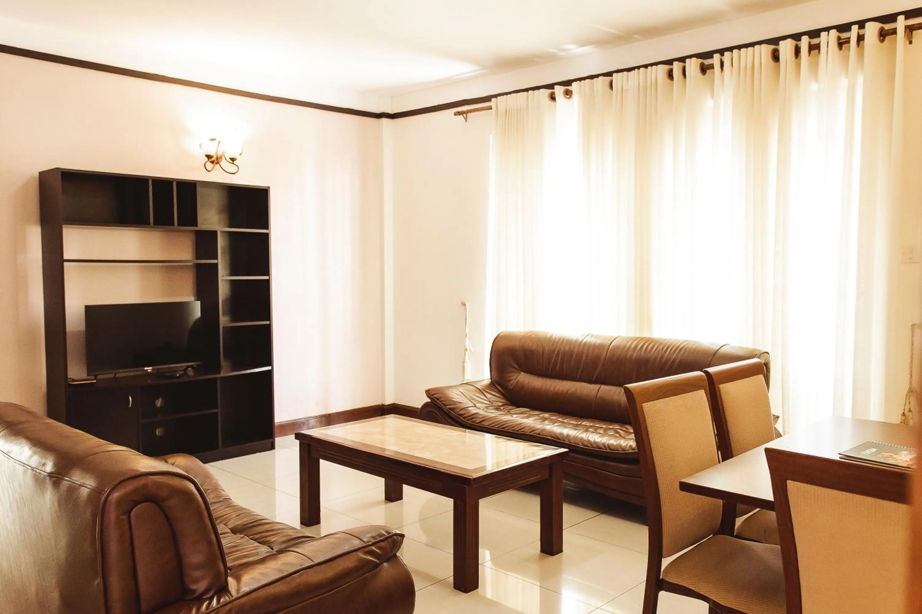 TV and multimedia in Highlands Apartment