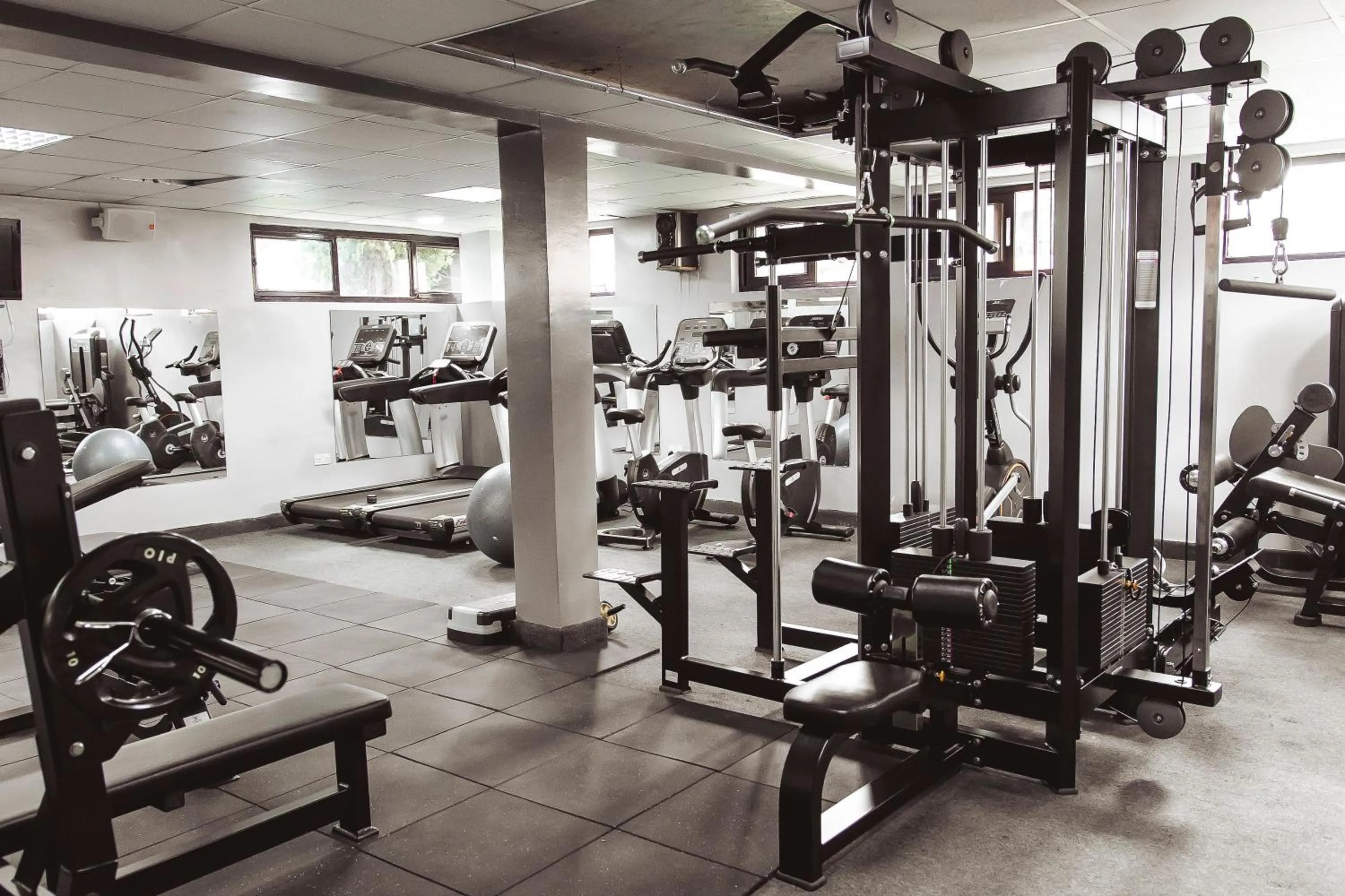 Fitness centre/facilities in Highlands Apartment