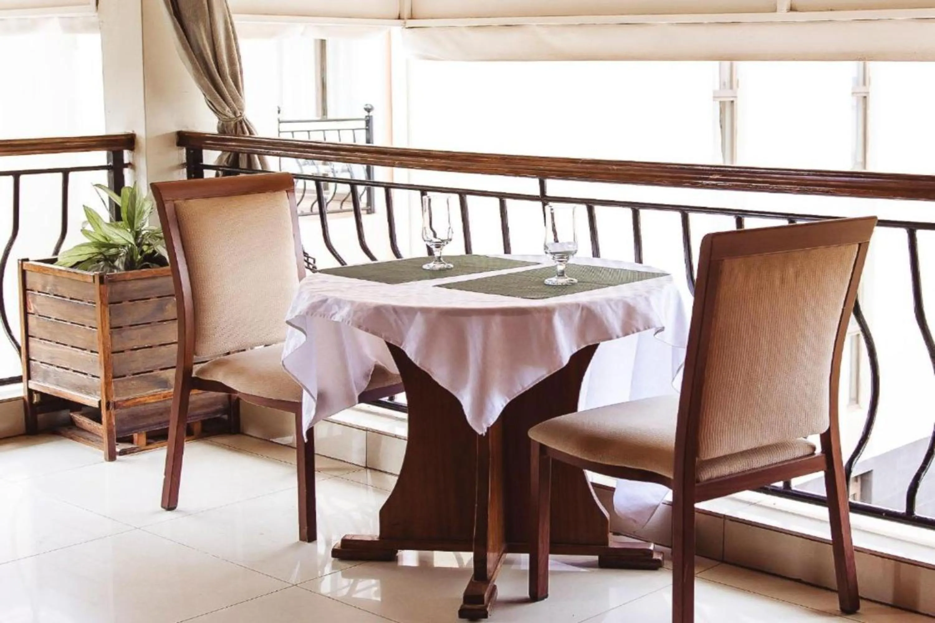Restaurant/places to eat in Highlands Apartment