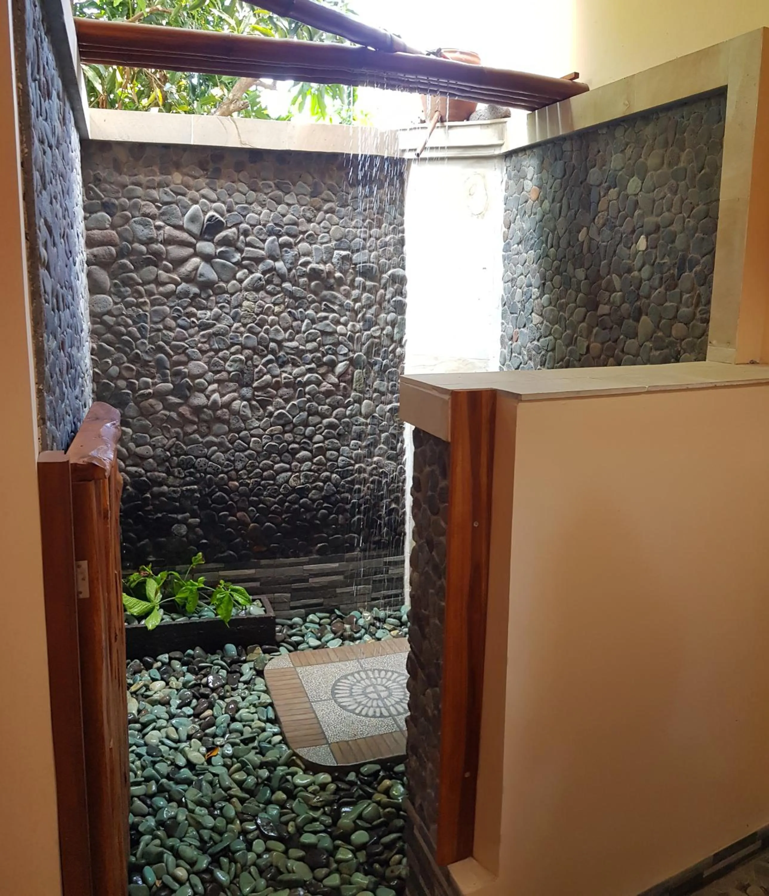 Shower in Mango Tree Inn