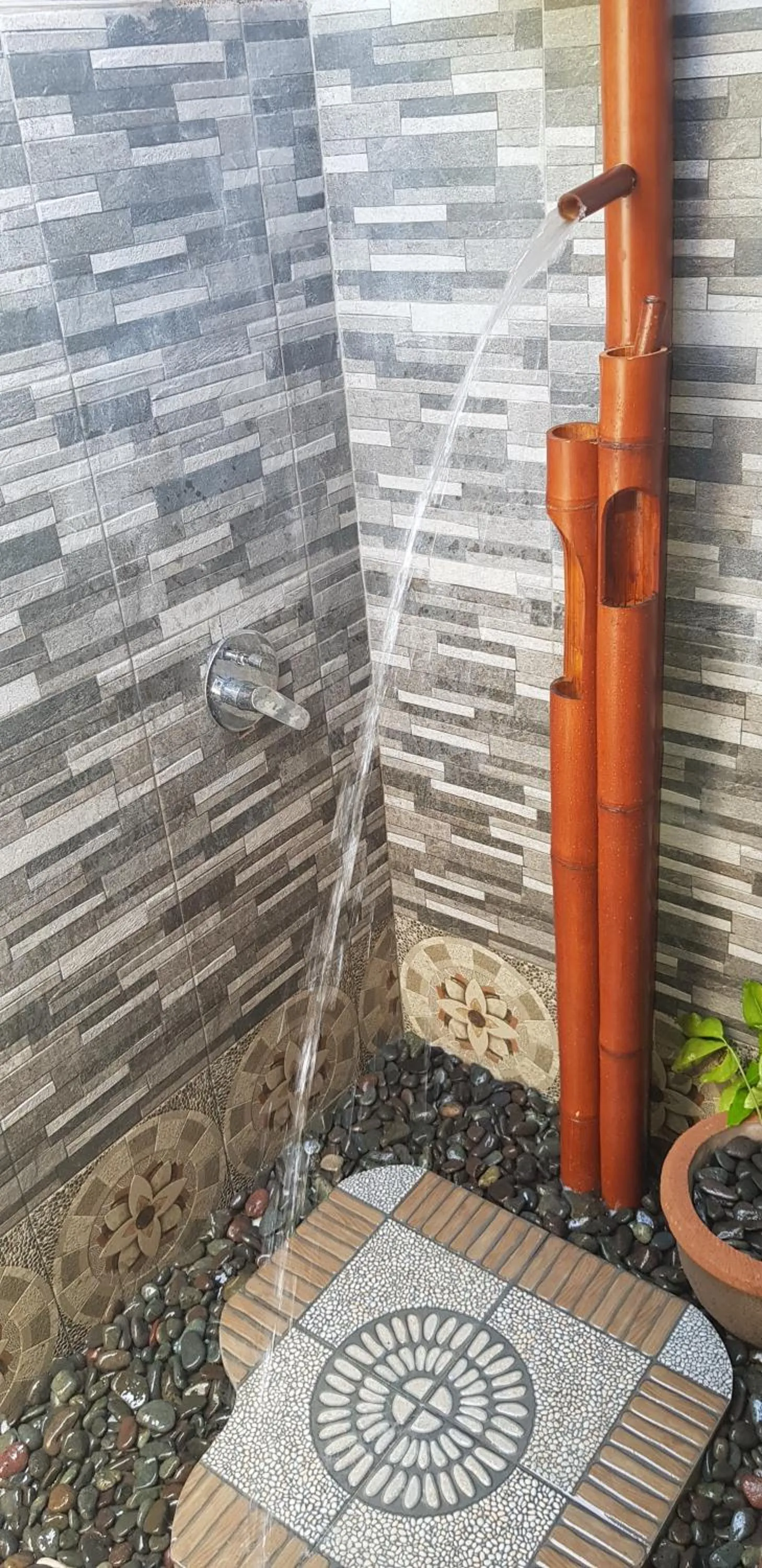 Shower in Mango Tree Inn