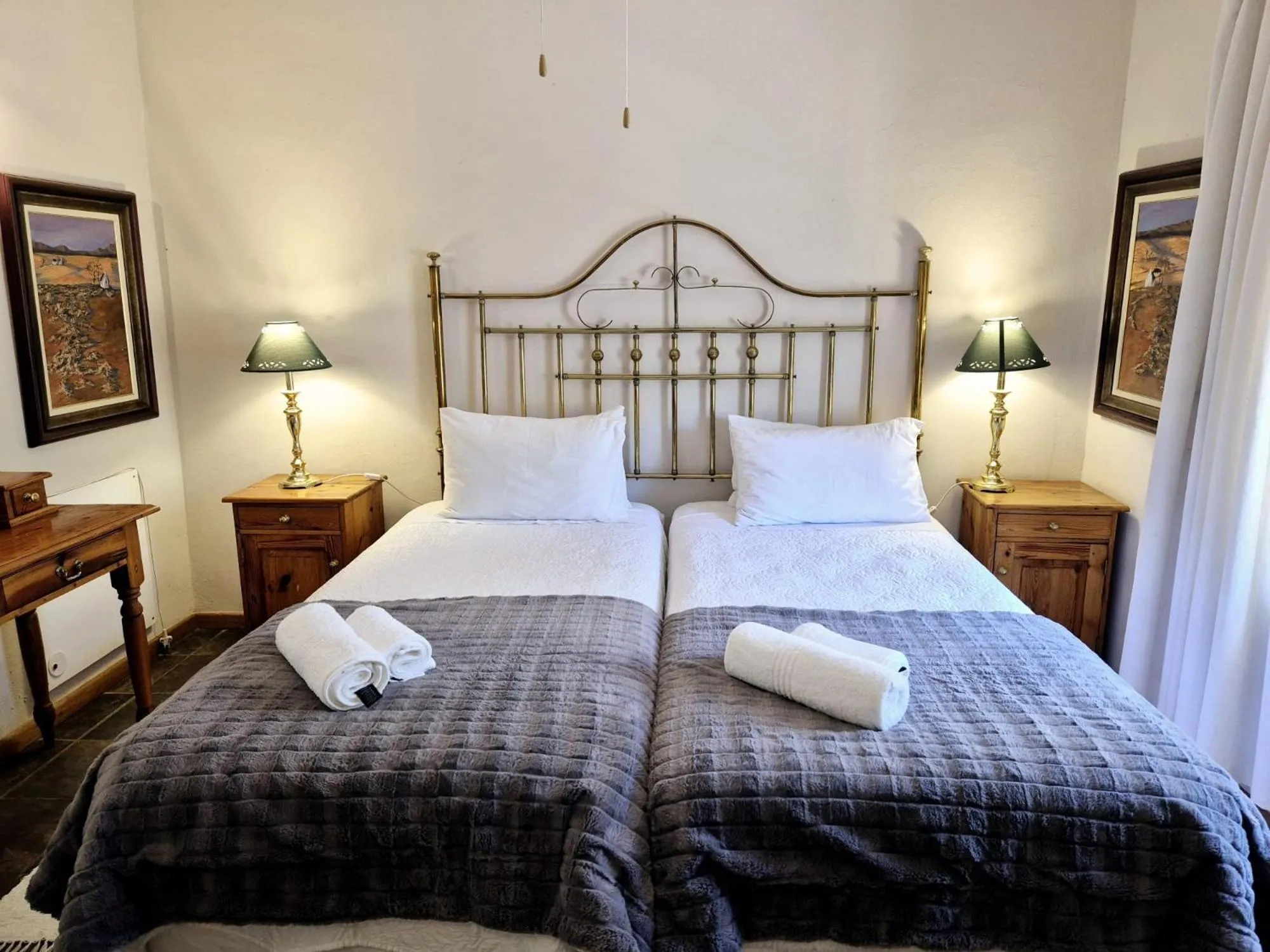 Bedroom, Bed in Red Stone Hills